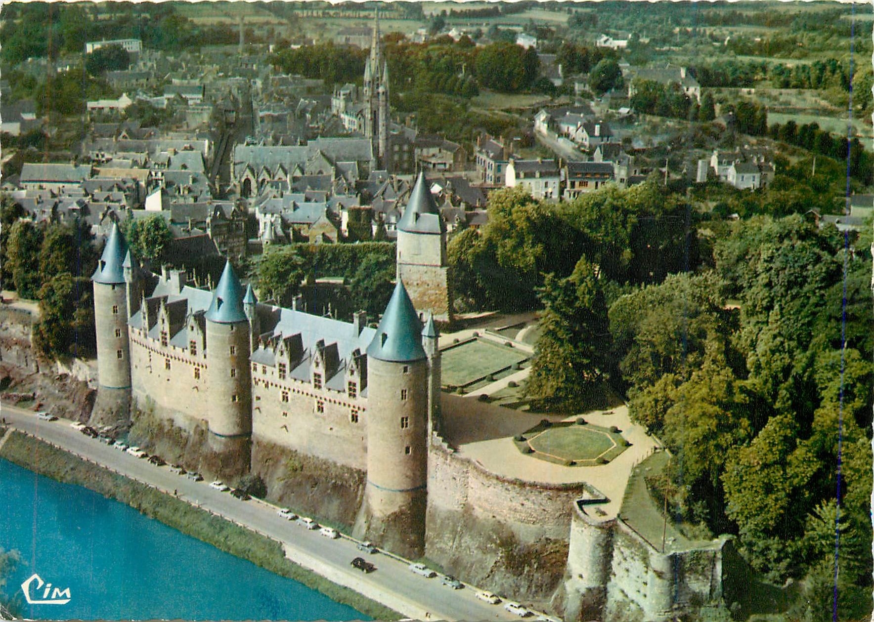 CPM Josselin (56 morbihan) cl 320 45 vue aerienne le chateau