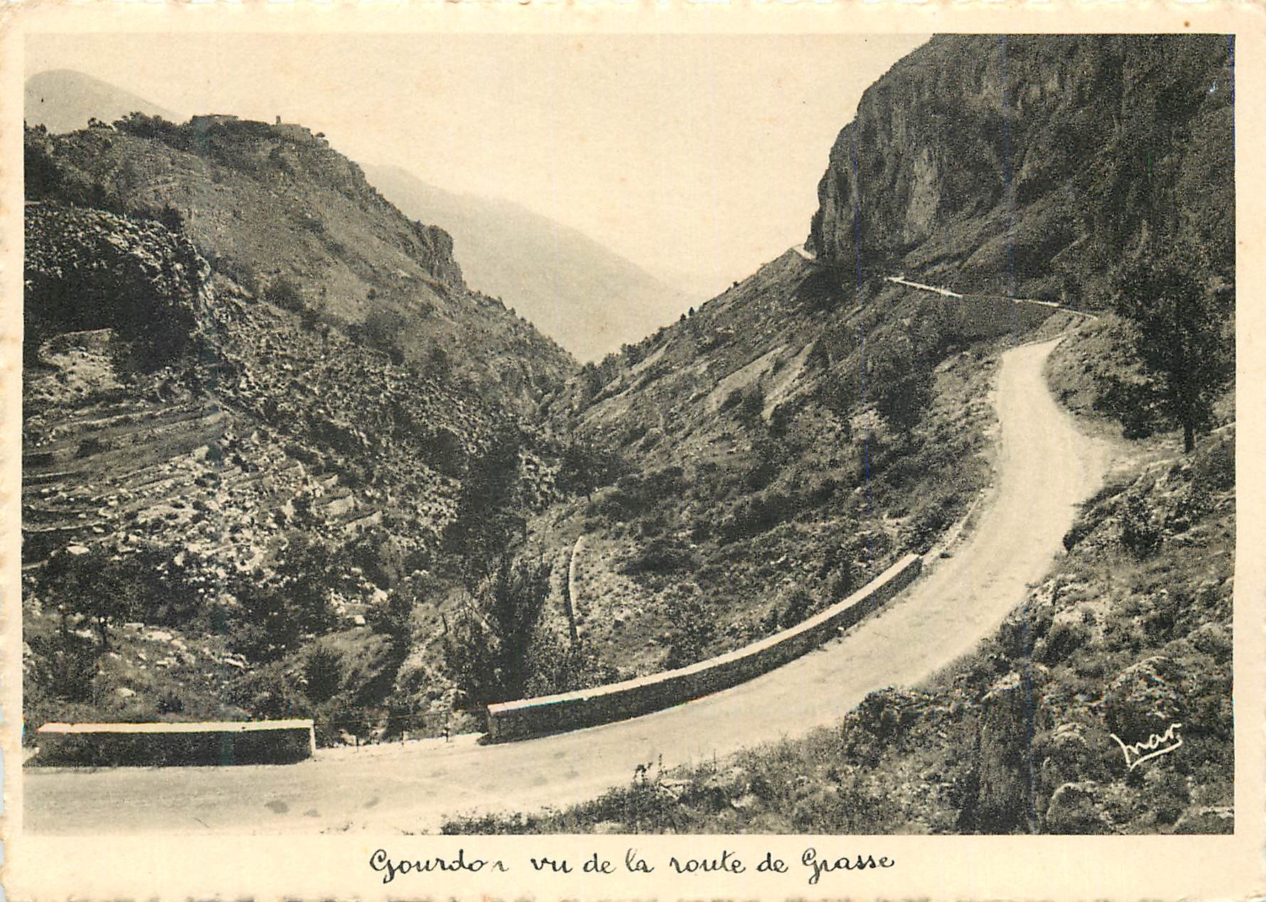 CPM Gourdon vu de la route de grasse