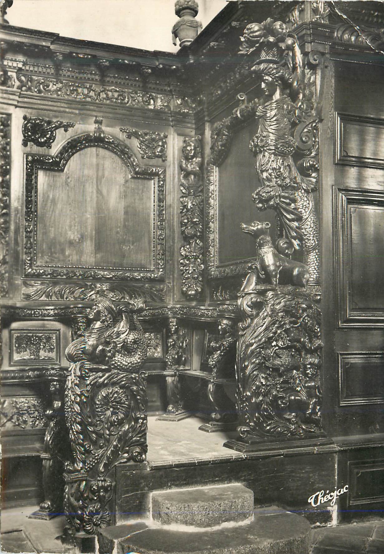 Intérieur de l'église d'Ahun — Une stalle de Moutier (XIIIe s.) — Éditions Théo Jac