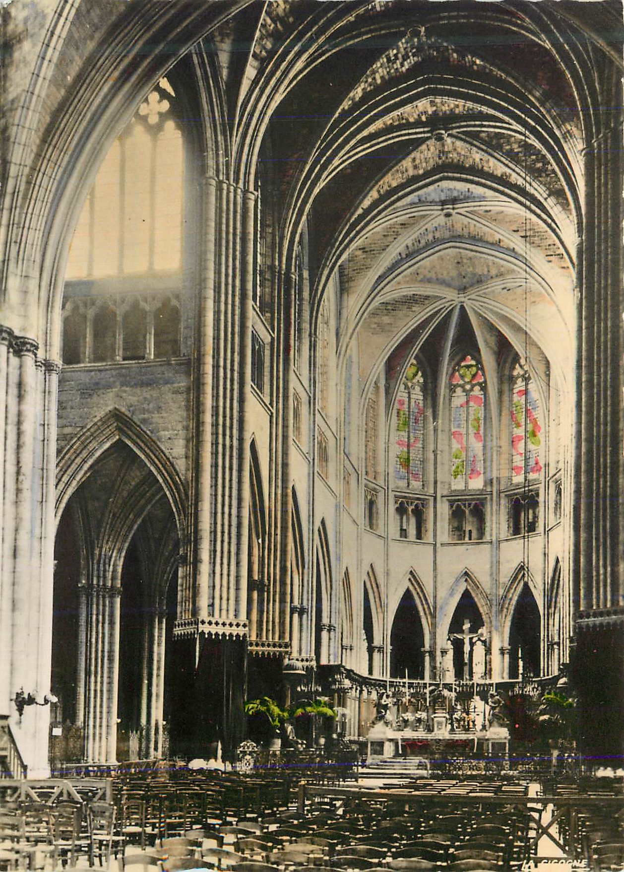 CPM 192 bordeaux interieur de la cathedrale la nef principale