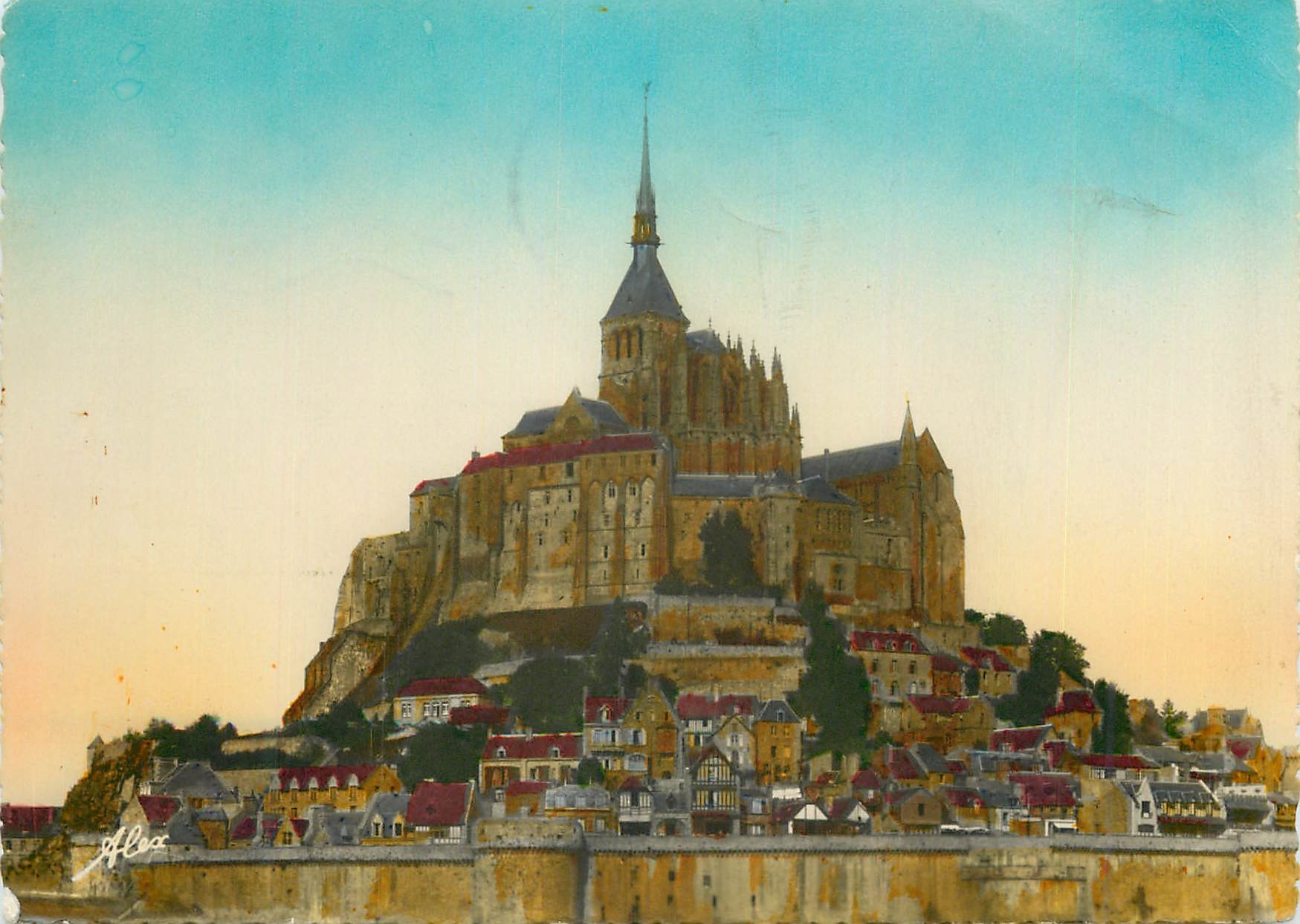 CPM 5001 le mont st michel vue cote des remparts