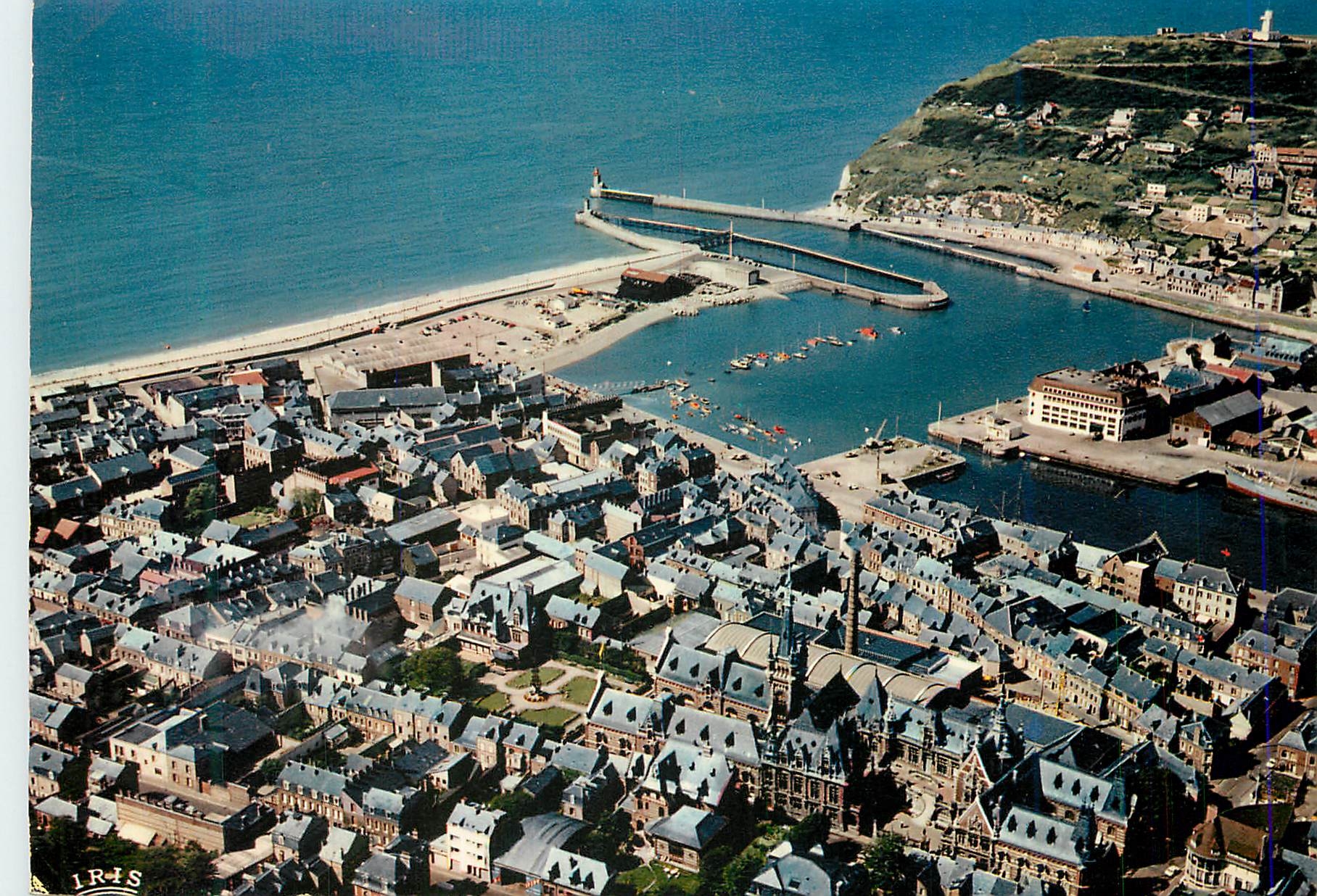 CPM 203 fecamp (seine maritime) la benedictine et le port