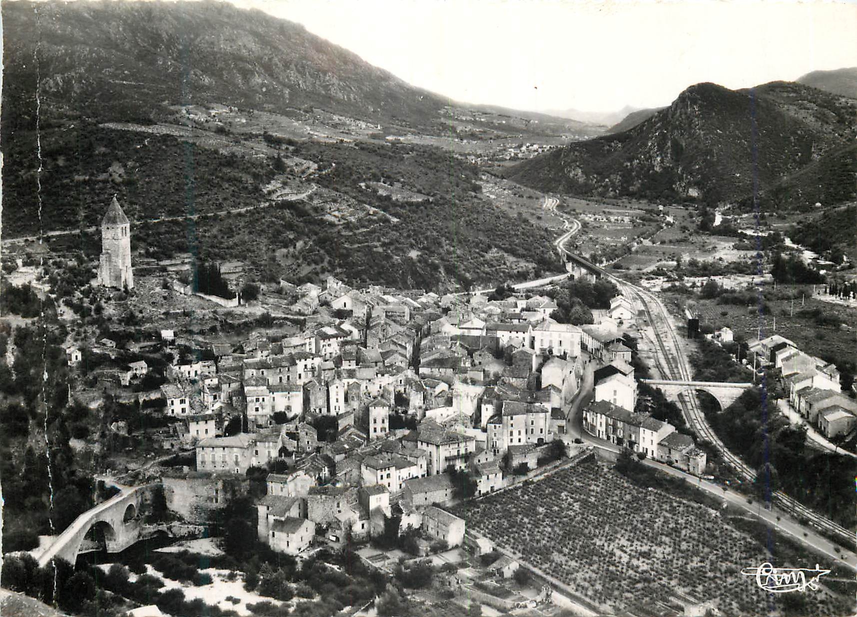 CPM Olargues (herault) 138 53 a vue generale aerienne la tour de l ancien chateau