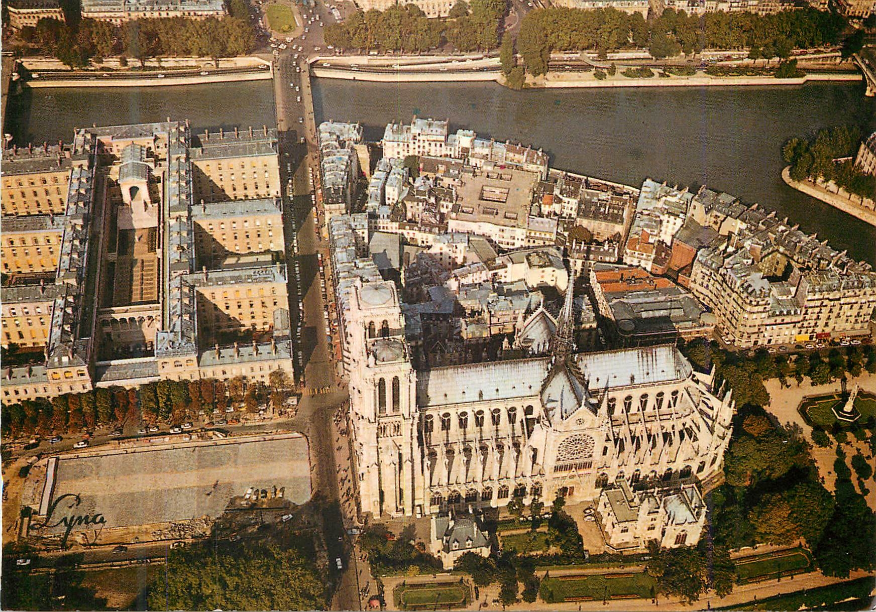 CPM 1165 en avion sur paris notre dame et l hopital de l hotel dieu