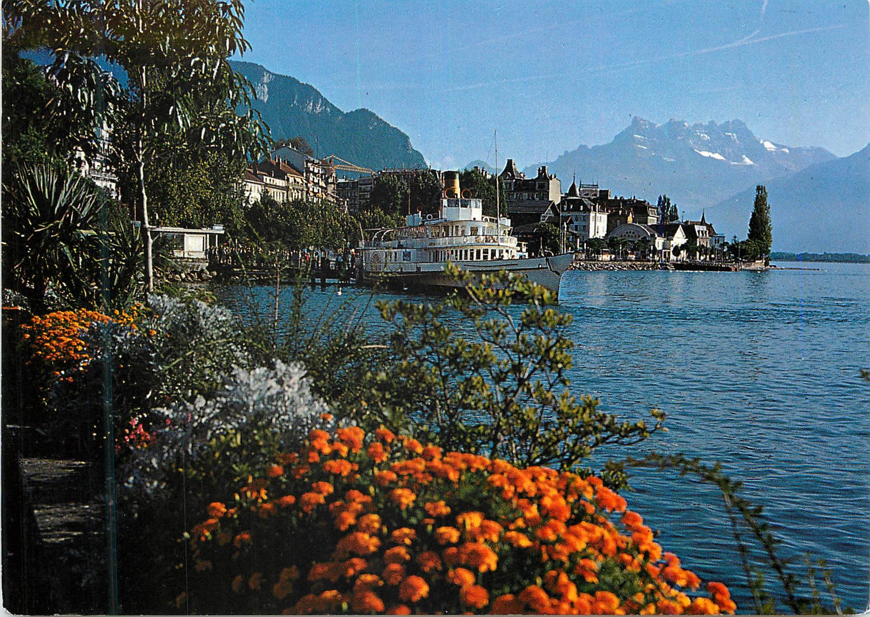 CPM Montreux Lac Leman Le quai et les Dents du Midi Bateau