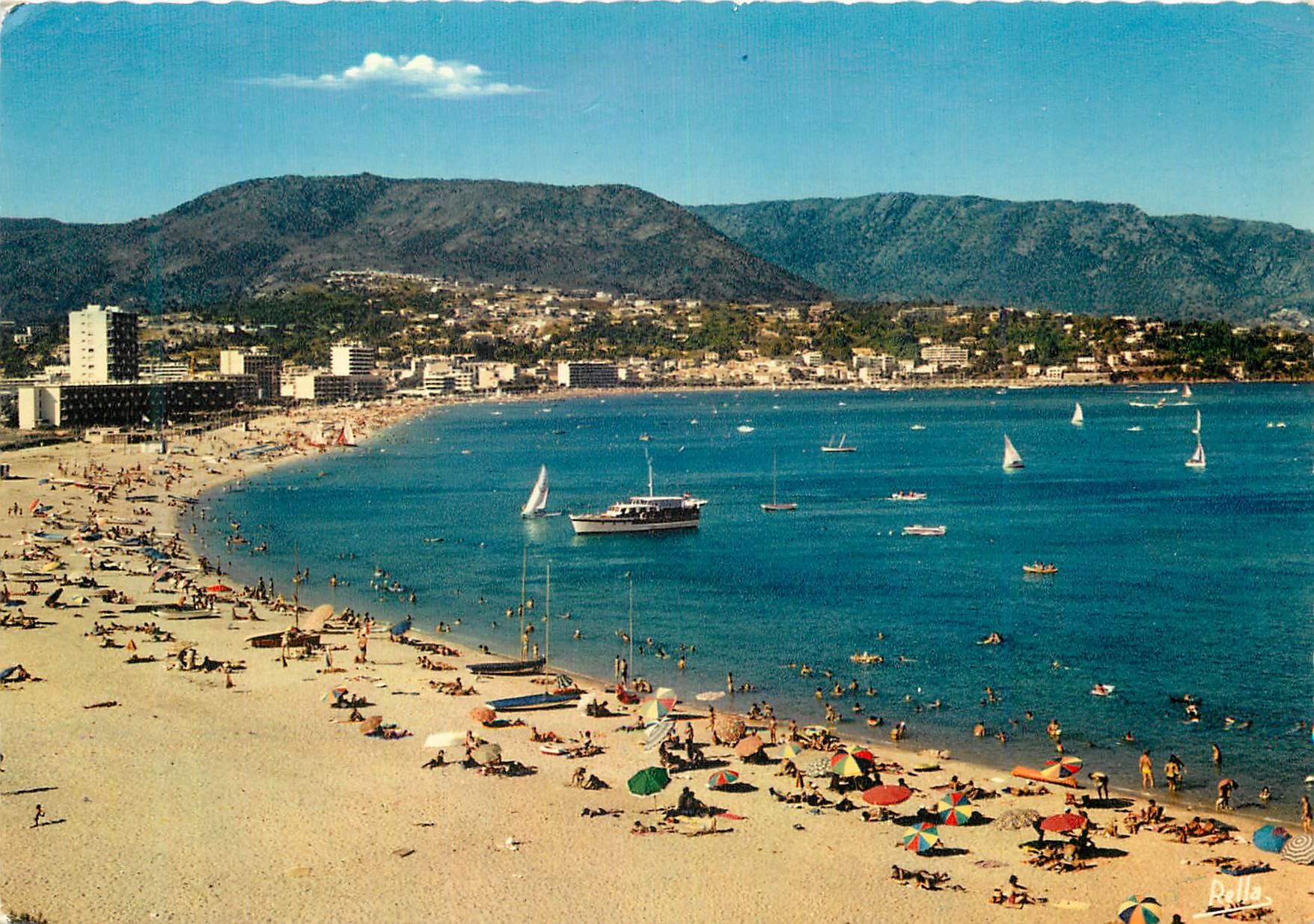 CPM La Cote d Azur Varoise Le Lavandou vu de la Faviere par Bornes les Mimosas