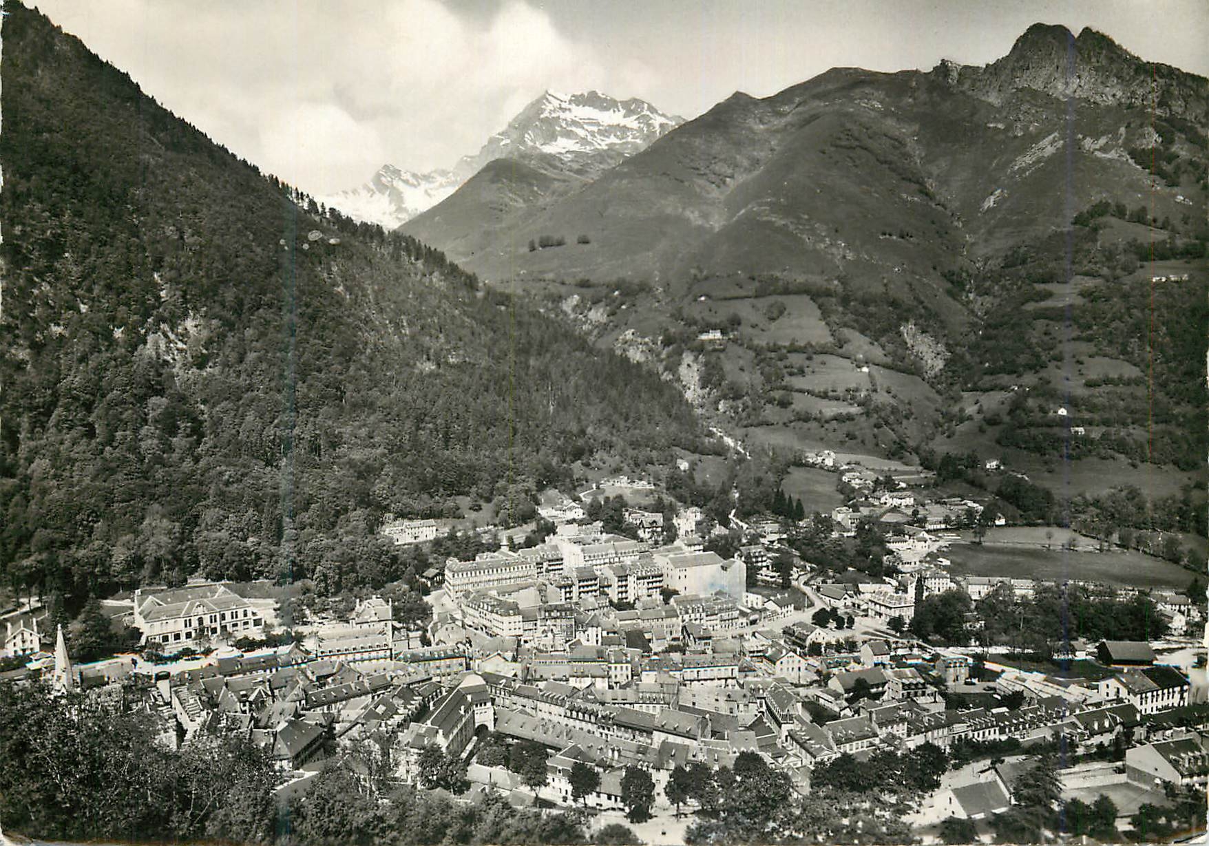 Cauterets (Hohe Pyrenäen) — Allgemeiner Blick und der Soum de Monné (2724 m.) — Rueil, n°1571