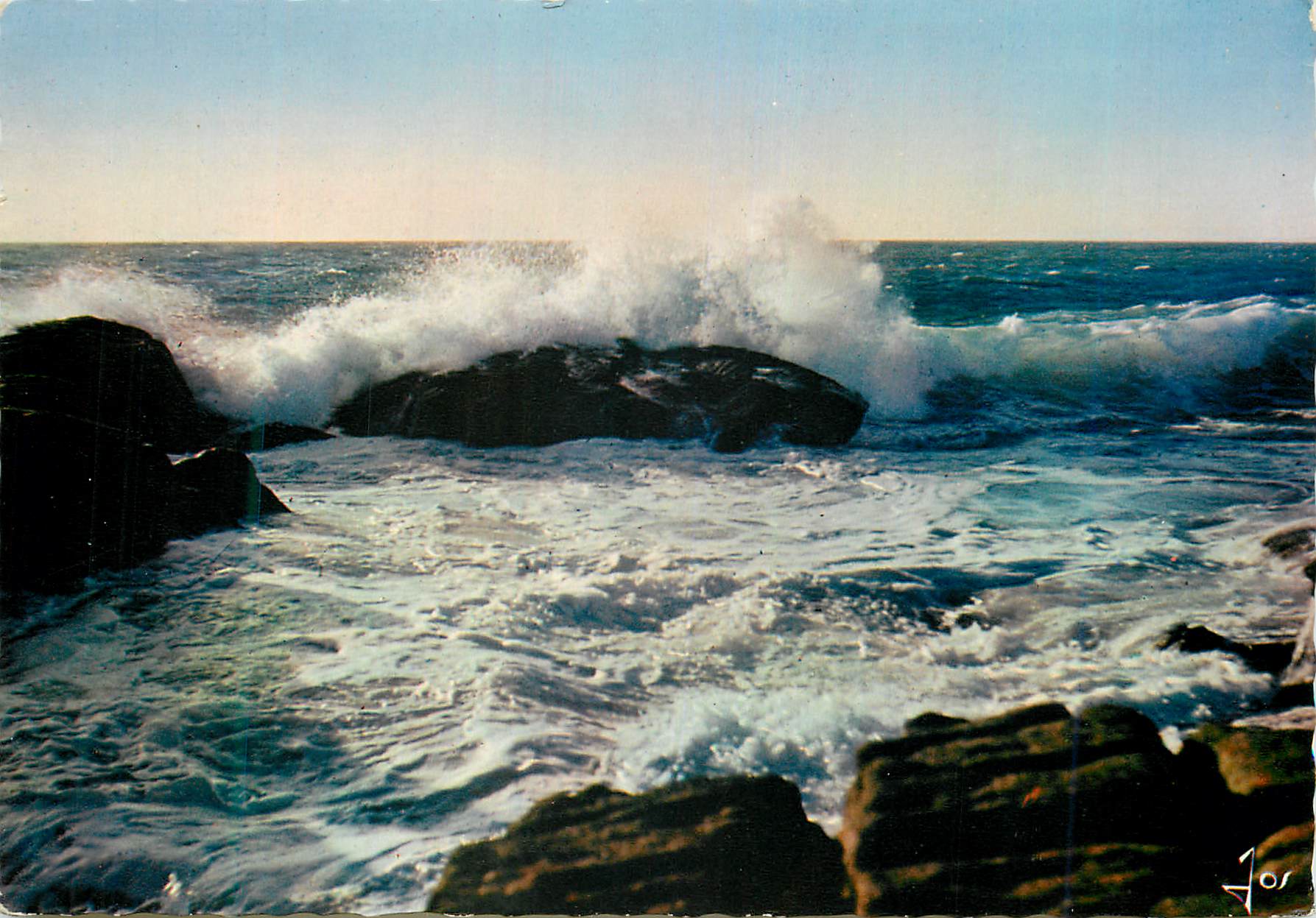 CPA La Bretagne en Couleurs Vagues deferlant sur la Cote Sauvage de Bretagne