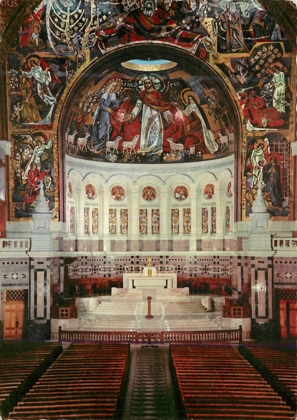 CPA La Basilique de Lisieux Calvados Arc Triomphal et Choeur