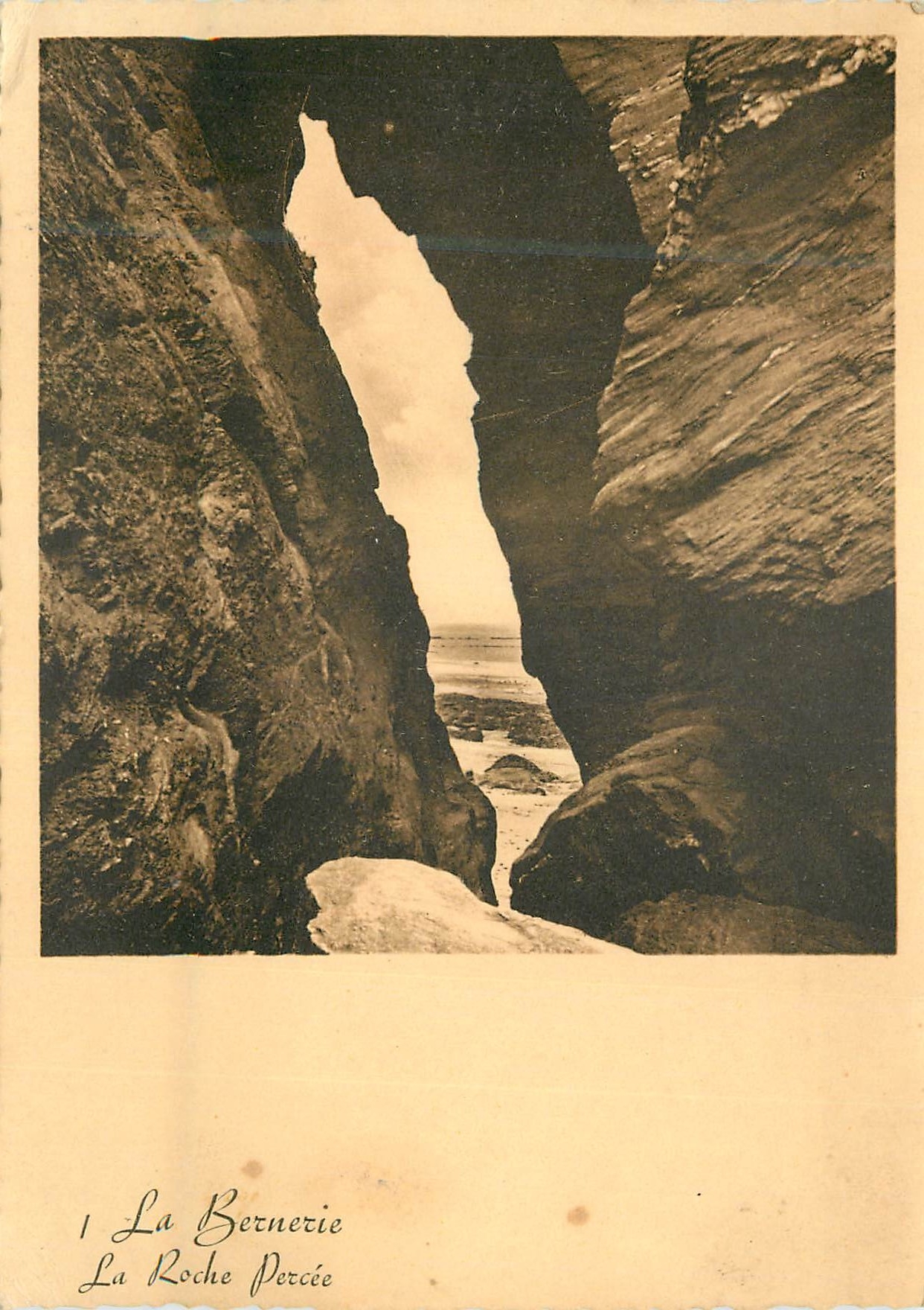 CPA La Bernerie La Roche Percee