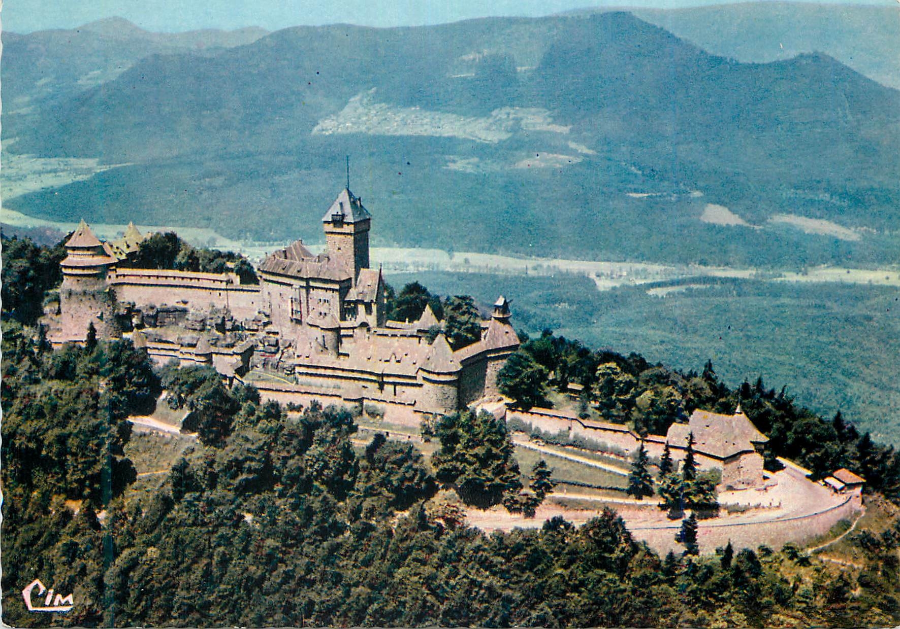 CPA Haut Koenigsbourg B Rhin Vue aerienne sur le chateau