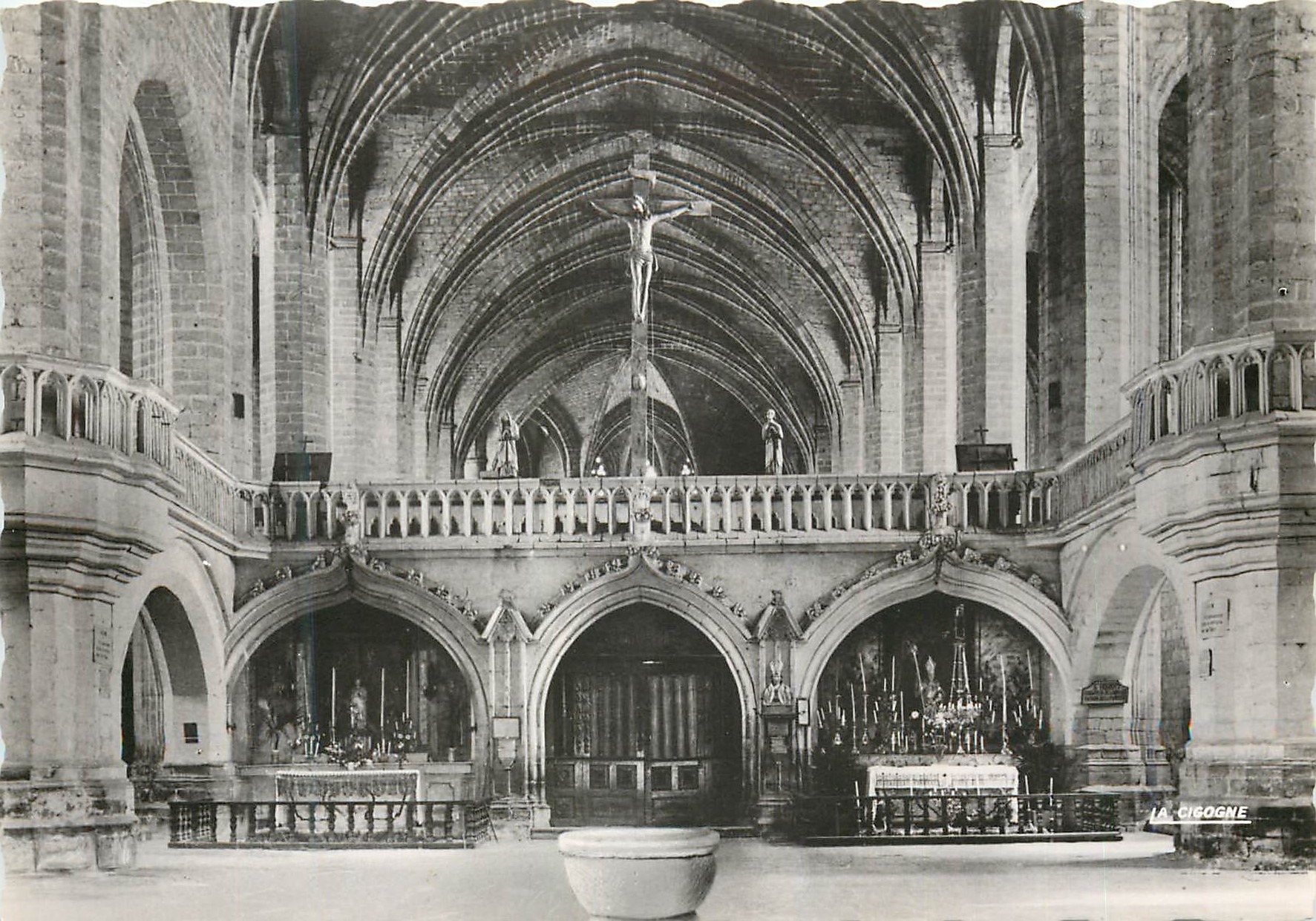 Intérieur de l'église abbatiale de La Chaise-Dieu — éditeur La Cigogne, n° 43.048.20