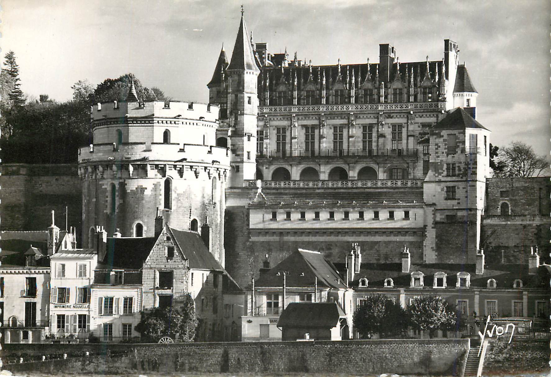 CPM Amboise Indre et Loire Le Chateau xv s