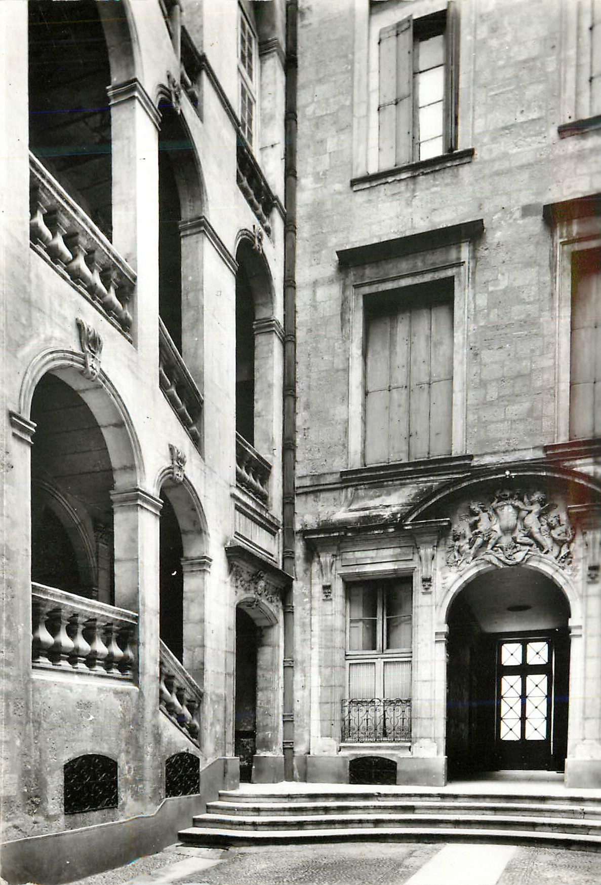 CPM Montpellier Herault Cour de l Hotel de Rodez Benavent