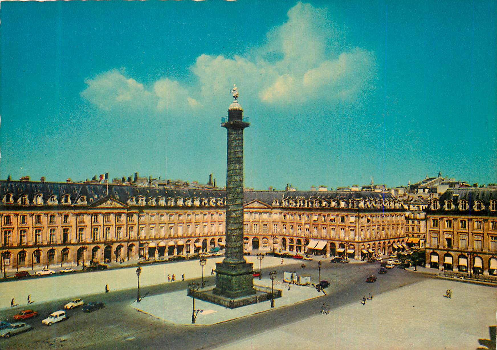 CPM Paris La Place Vendome et la Colonne