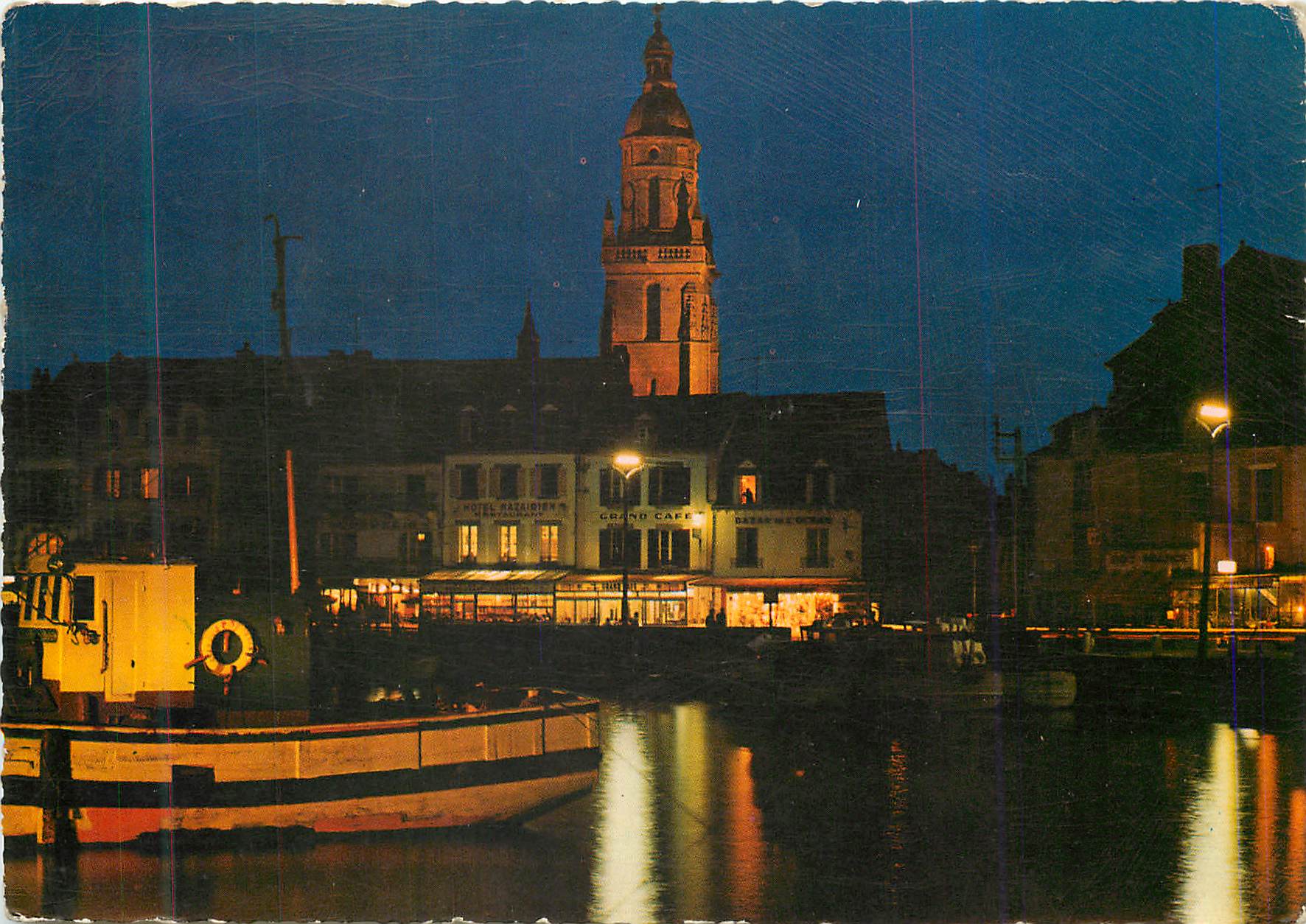 CPM La Cote d Amour Le Croisic Loire Atlantique Feerie nocturne dans le Port Bateau Peche