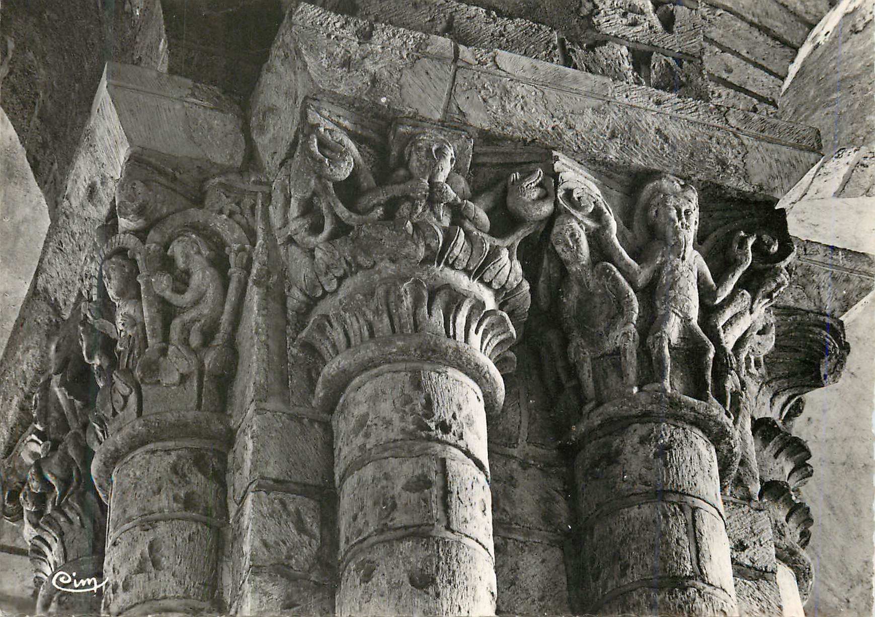 CPM Basilique de St Benoit sur Loire Loiret Chapiteaux de la Tour Porche