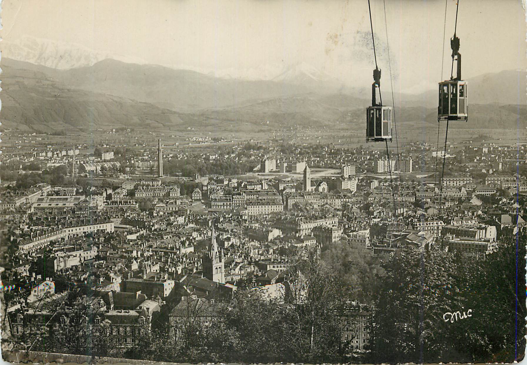 Grenoble, Reine des Alpes — Vue depuis la Station du Grand Tourisme — Édition MIC, Rue Colbert, Grenoble