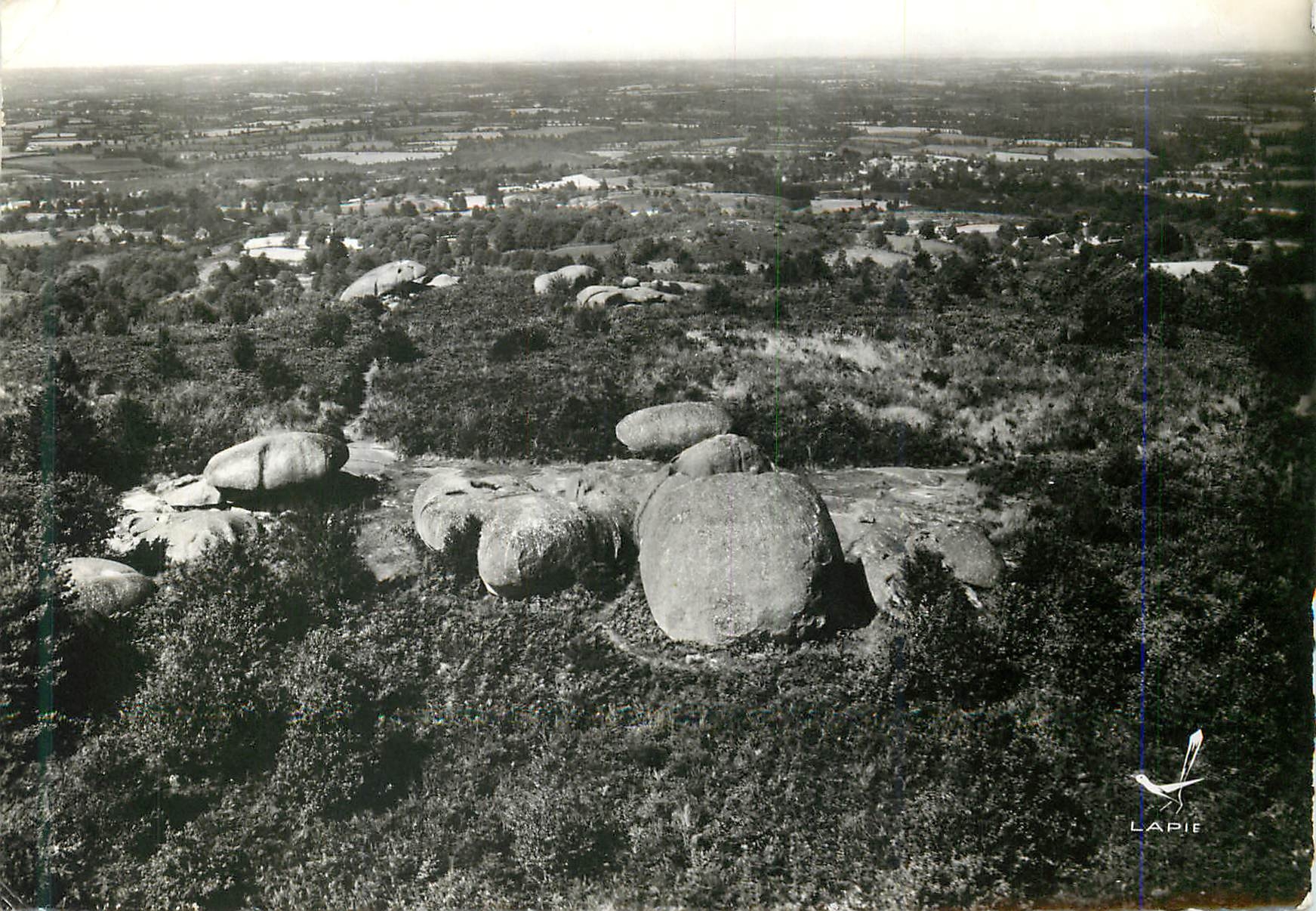 Les Pierres Jaumaitres — Toulx-Sainte-Croix (Creuse) — Édition Lapie