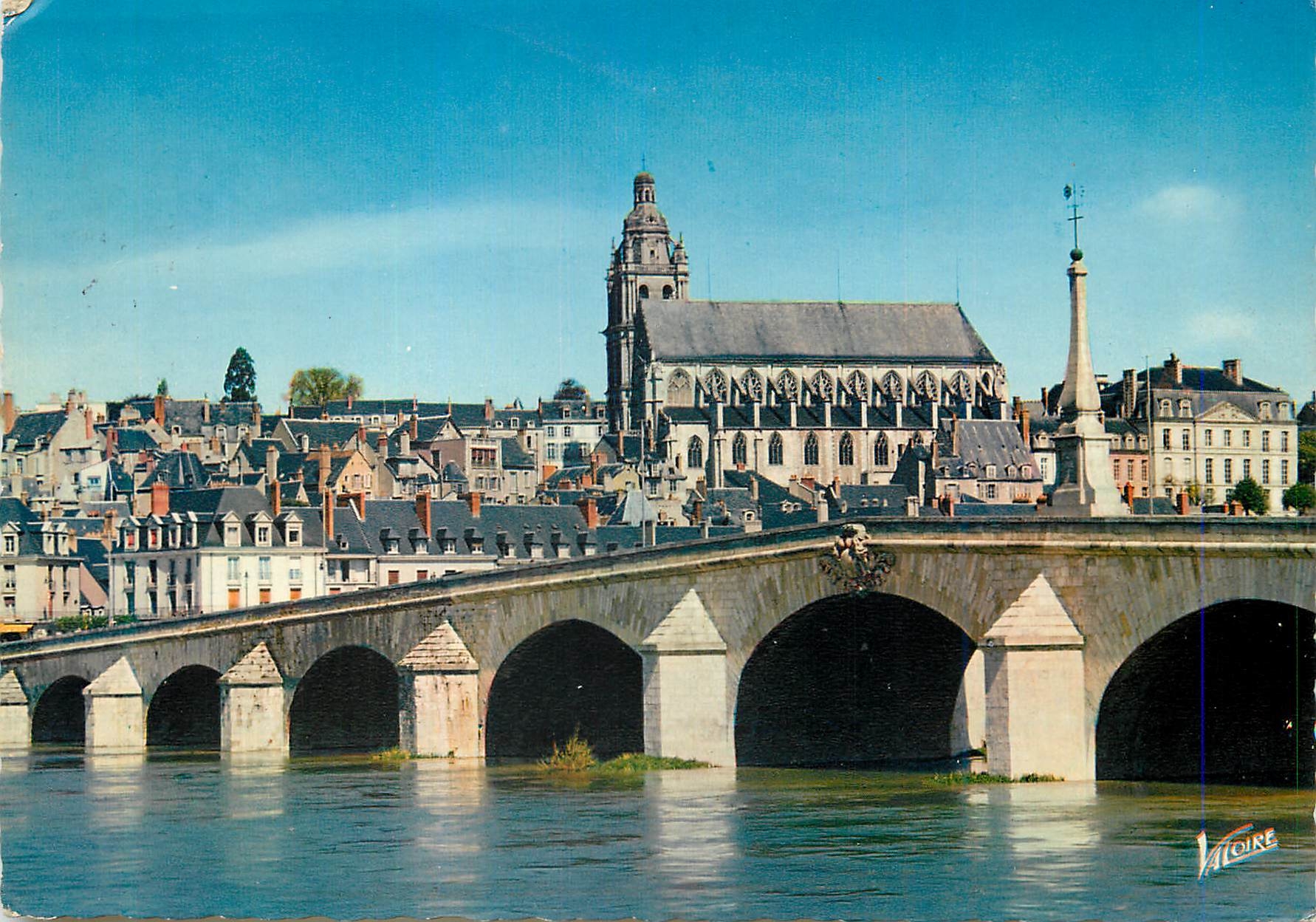 CPM Les Merveilles du Val de Loire Blois Loir et Cher Le pont sur la Loire  et la cathedrale Saint Louis