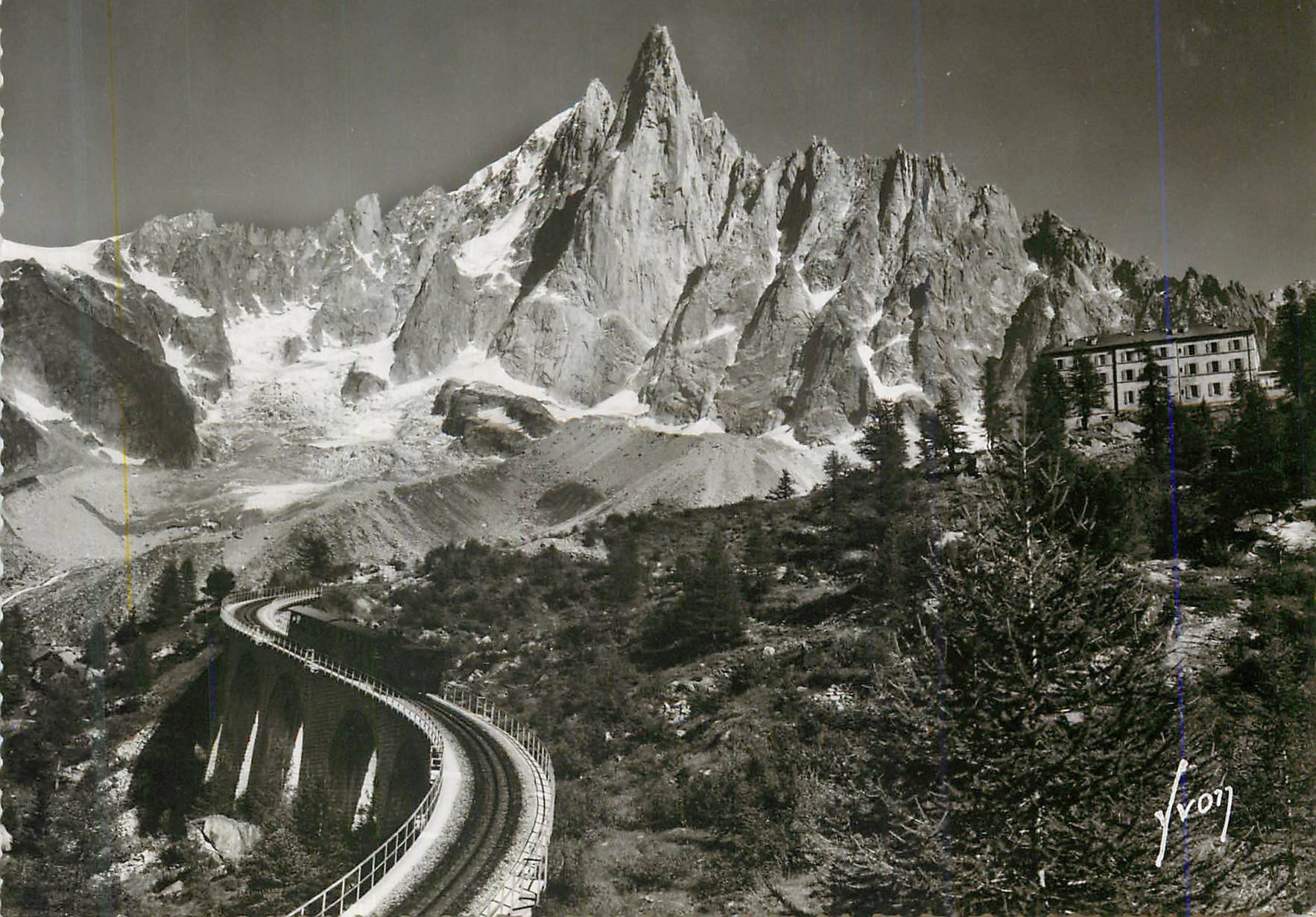 L'aiguille du Drû et l'hôtel du Montenvers — CHAMONIX (Hte-Savoie) — Éditions d'Art 'YVON'