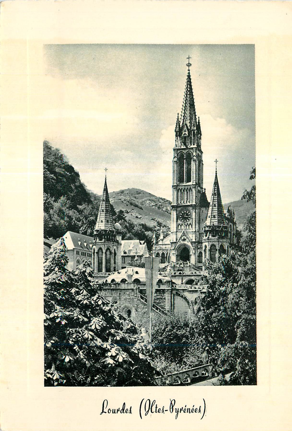 CPM Lourdes Hautes Pyrenees La Basilique
