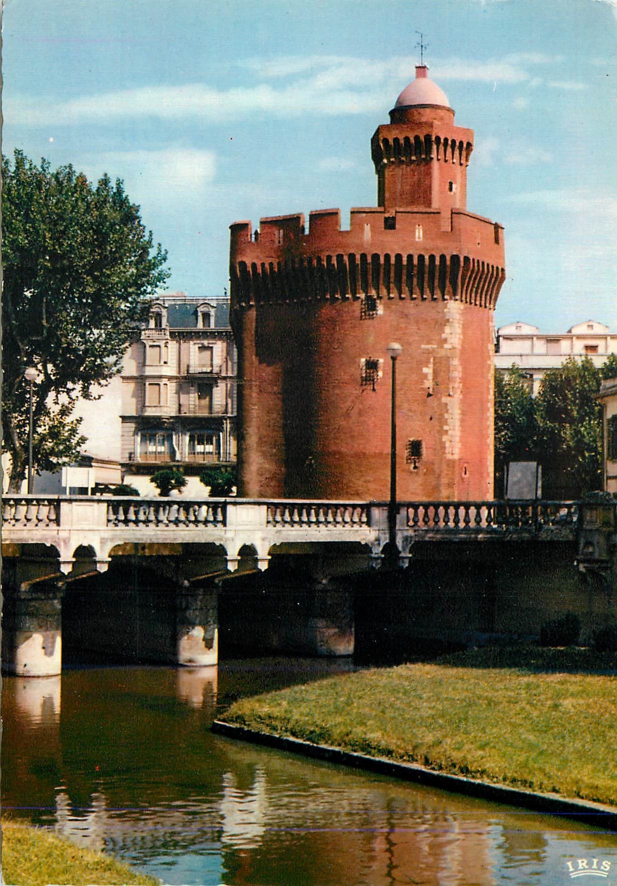 CPM Le Roussillon Perpignan Pyrenees Orientales Le Castillet xiv siecle et le pont Magenta sur la Basse
