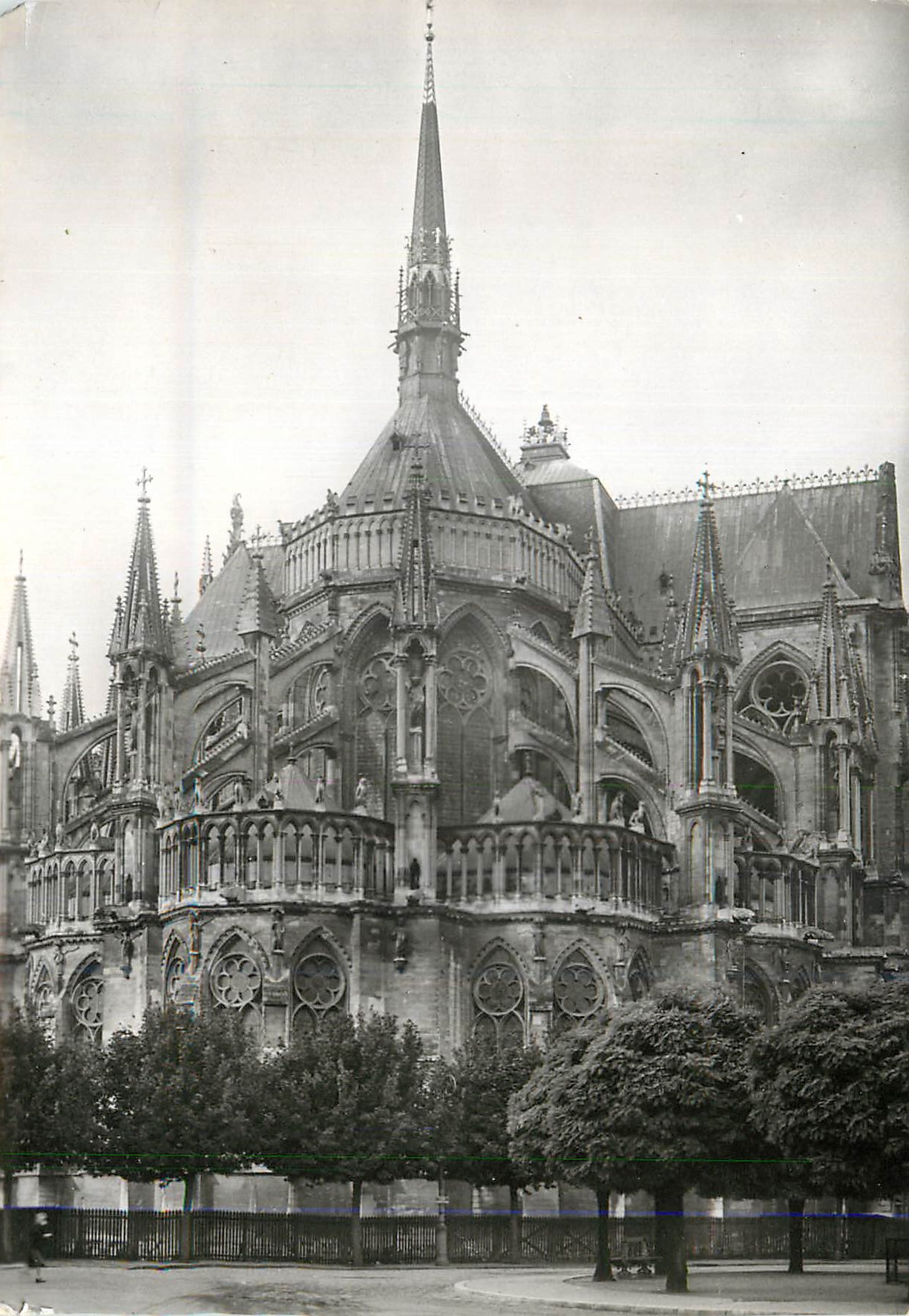 CPM Reims Marne La Cathedrale Notre Dame Le Chevert