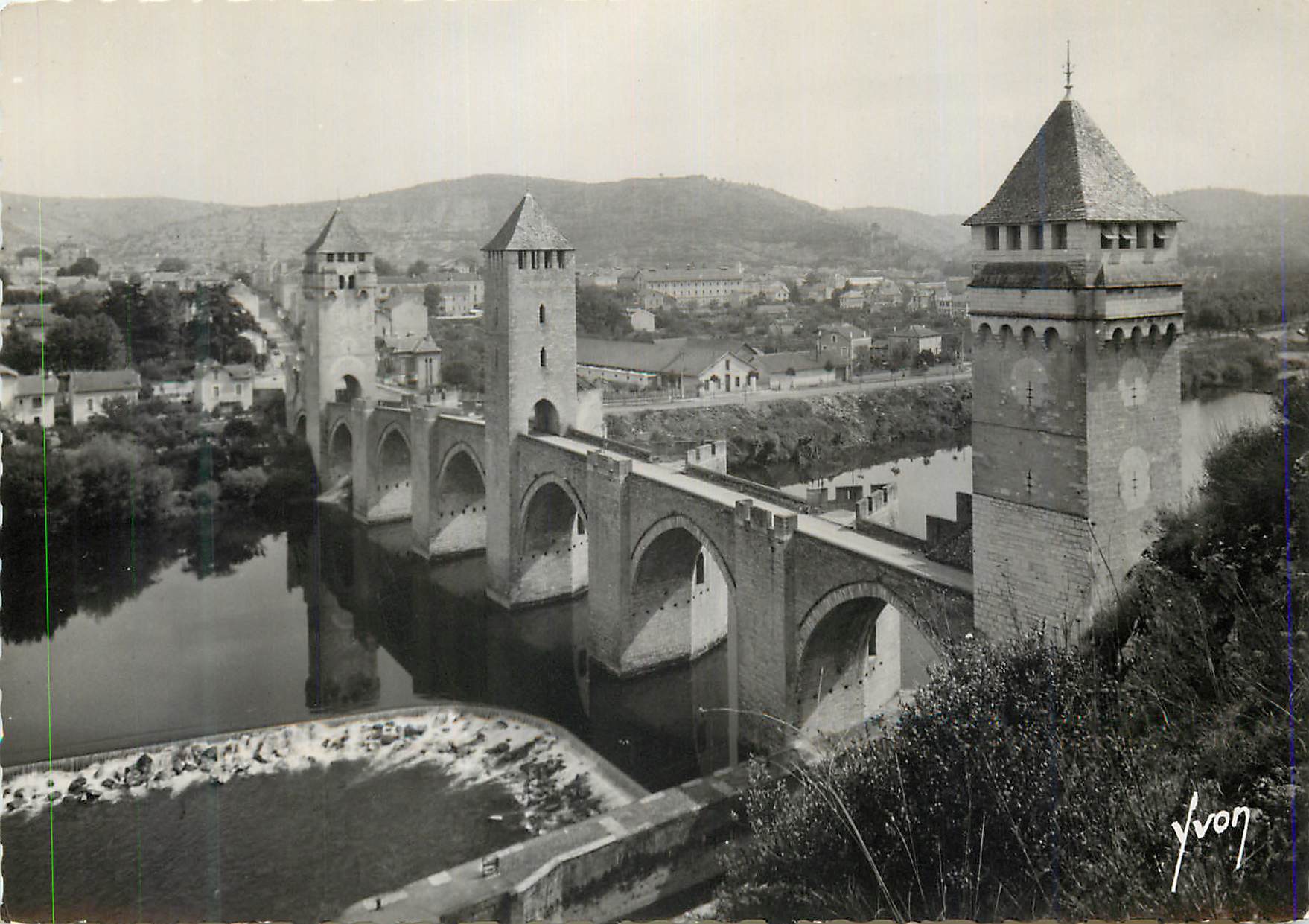 Cahors (Lot) — Die Brücke Valentré (14. Jahrhundert) und der Lot — Éditions d'Art 'YVON', Paris