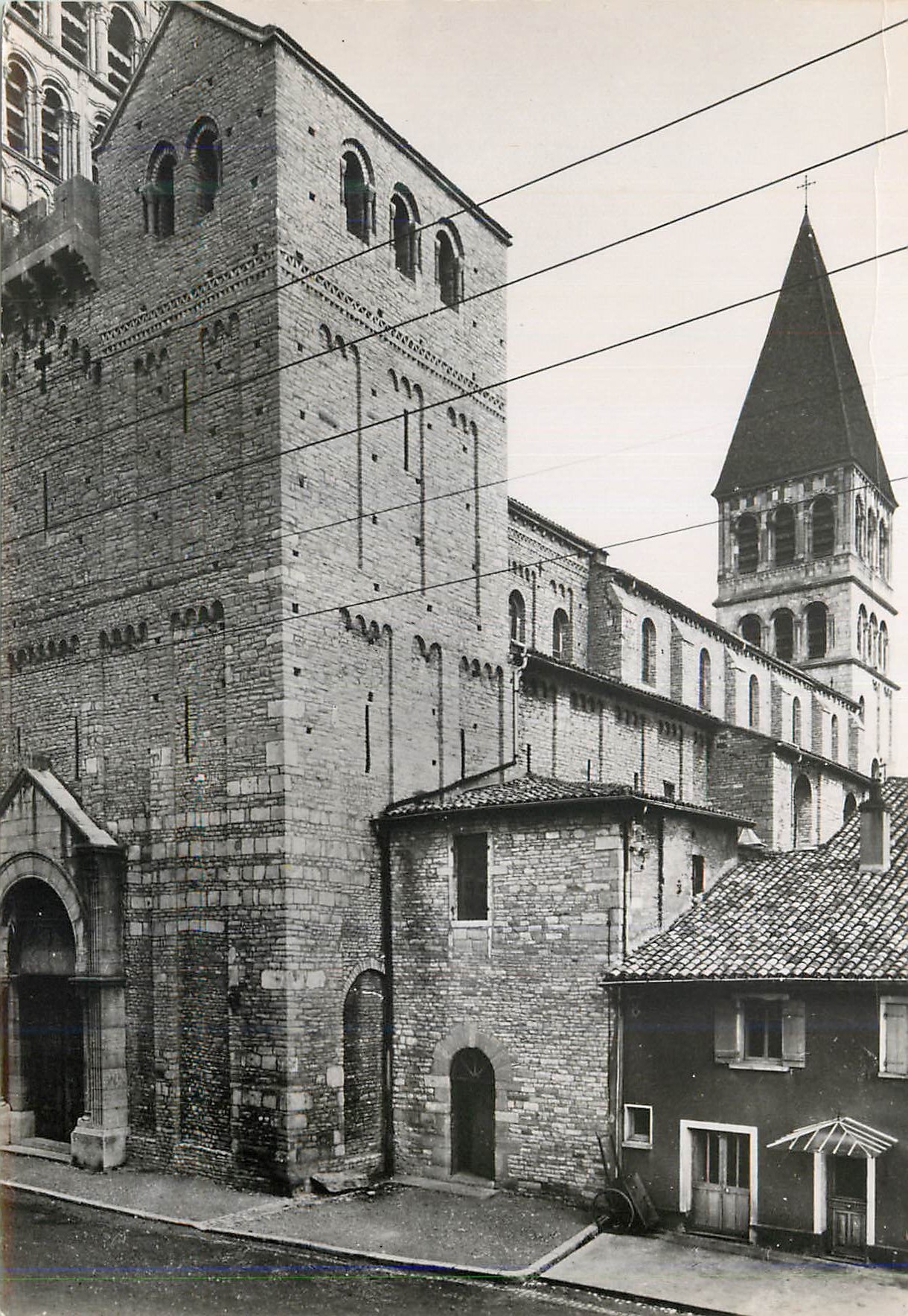 CPM Tournus Saone et Loire France Eglise abbatiale Saint Philbert xi xii s Facade
