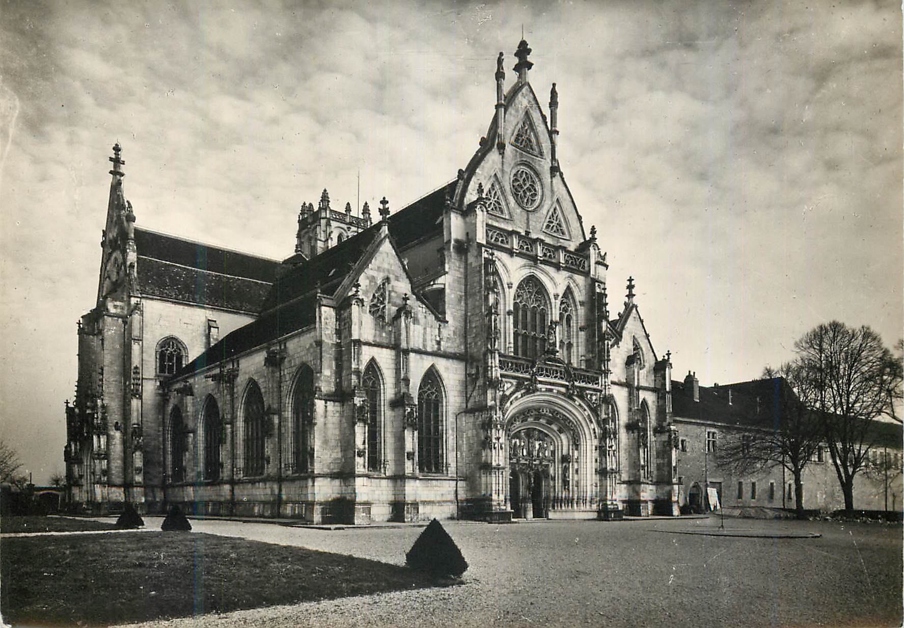 CPM Bourg en Bresse Ain Eglise de Brou debut xvi s Facades Nord et Ouest
