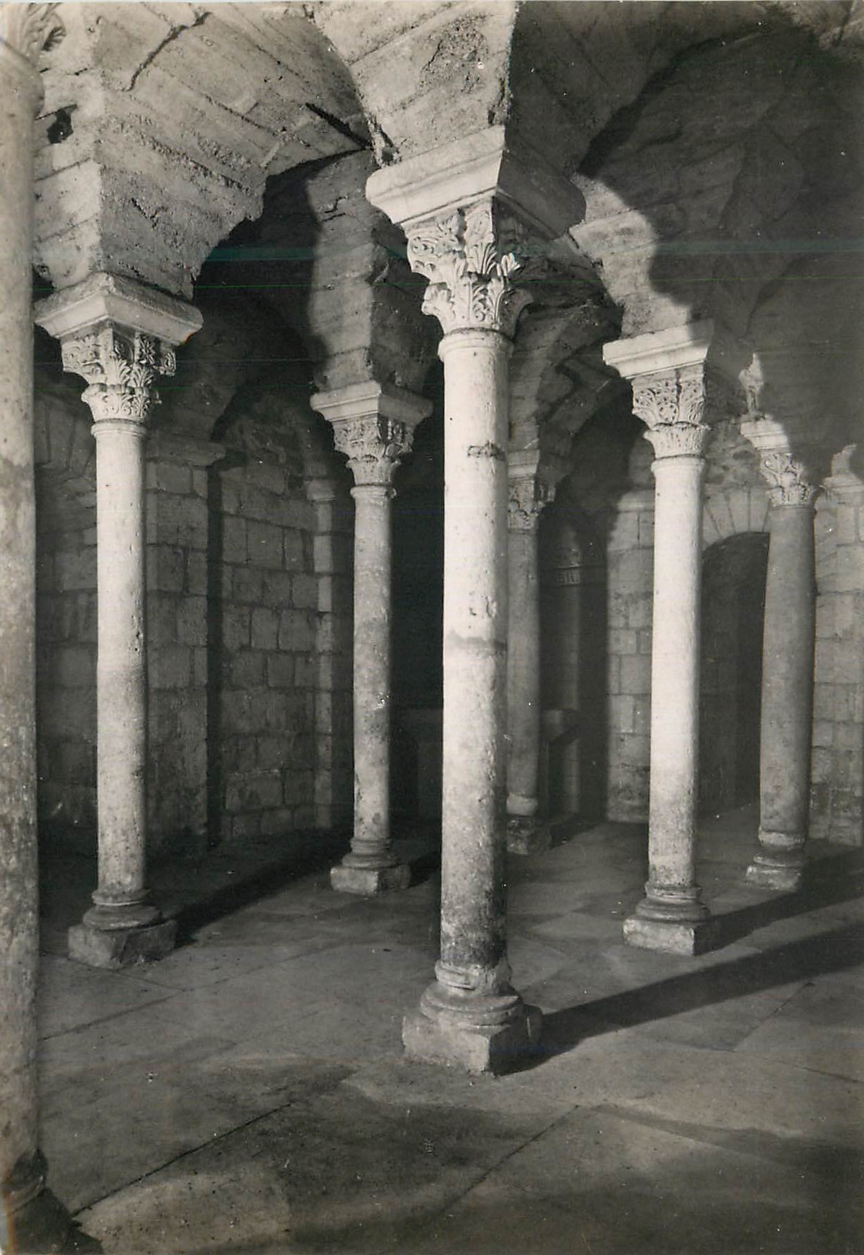 CPM Tournus Saone et Loire France Eglise abbatiale Saint Philbert Eglise souterraine debut da xie s