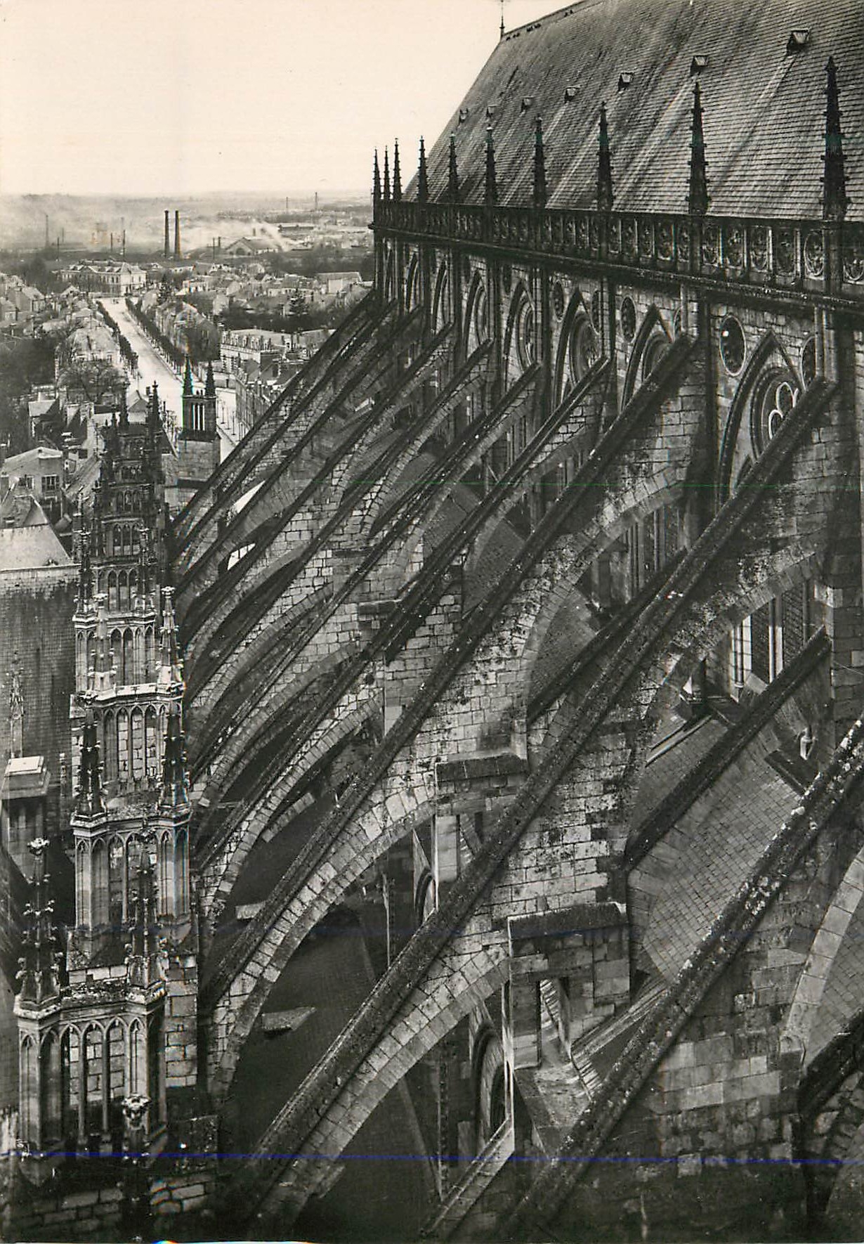CPM Bourges Cher Cathedrale Saint Etienne xiii Arcs boutants