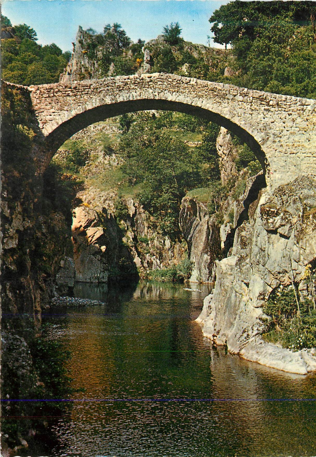 CPM Paysages du Vivarais Les Gorges de l Ardeche Thueyts le Pont du Diable
