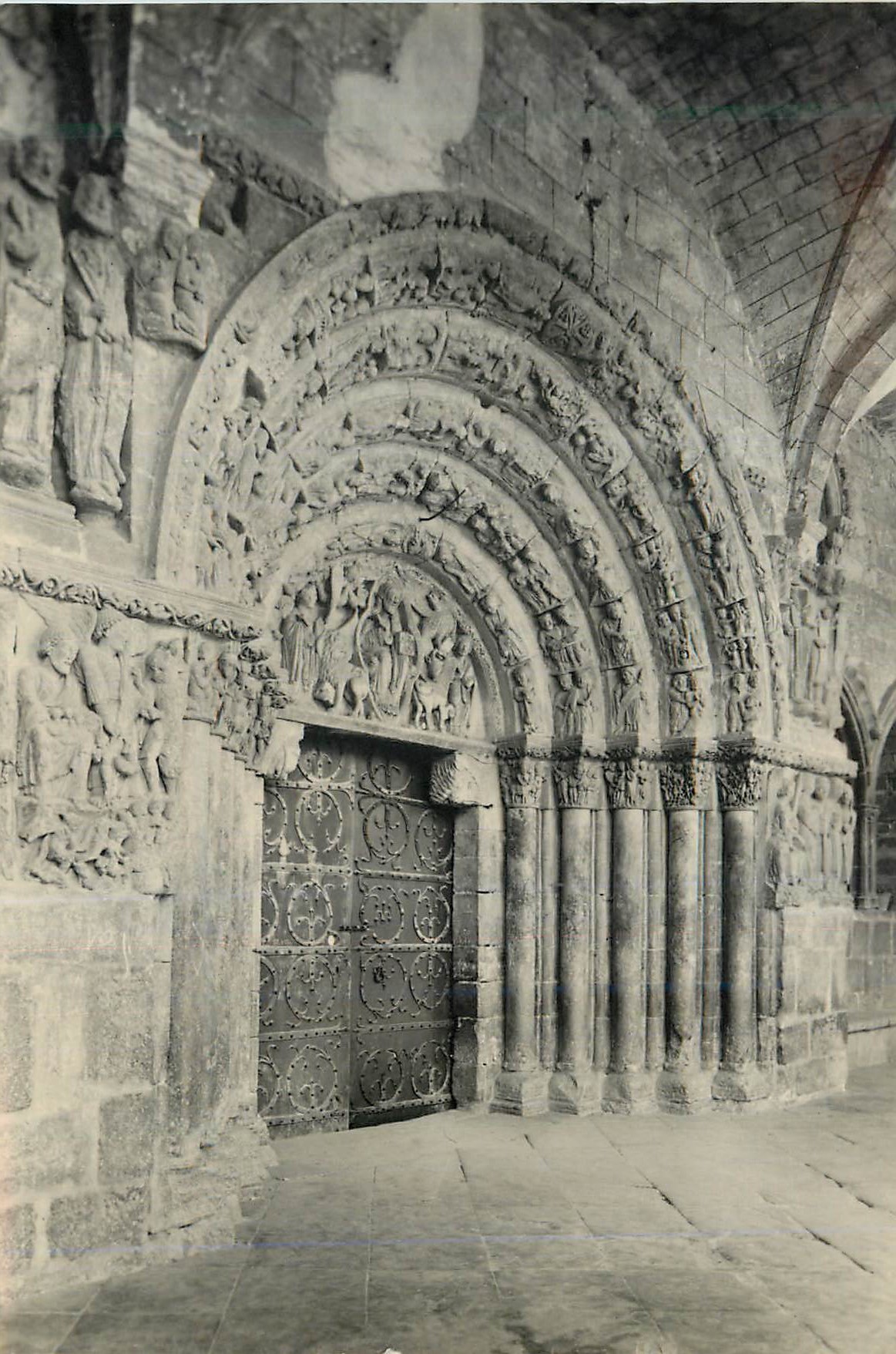 CPM Estella Portada Parroquia de San Miguel Arcangel