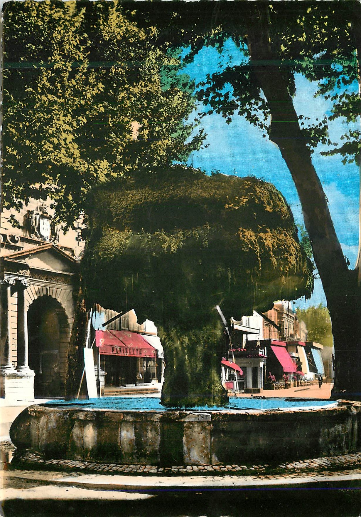 CPM Salon de Provence B du Rh La Fontaine Moussea