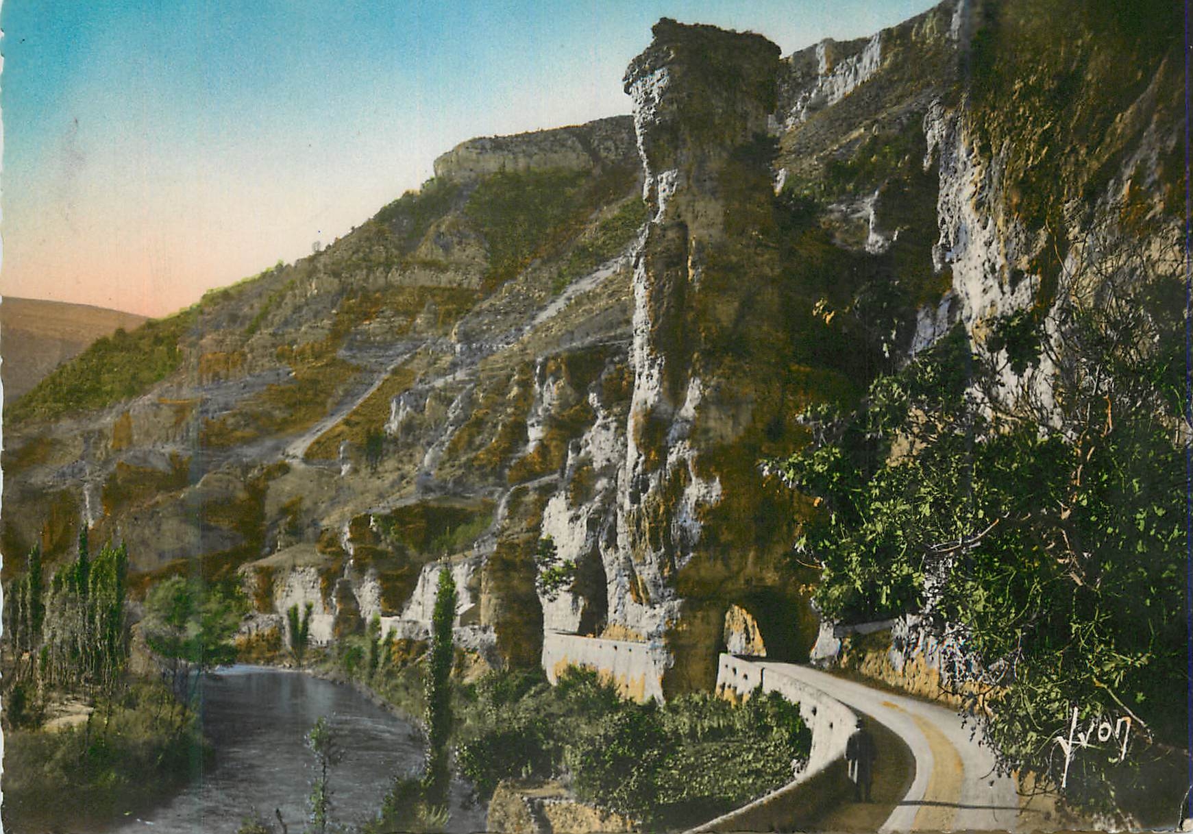 CPM Gorges du Tarn Pougnadoires Lozere La Tour Eiffel