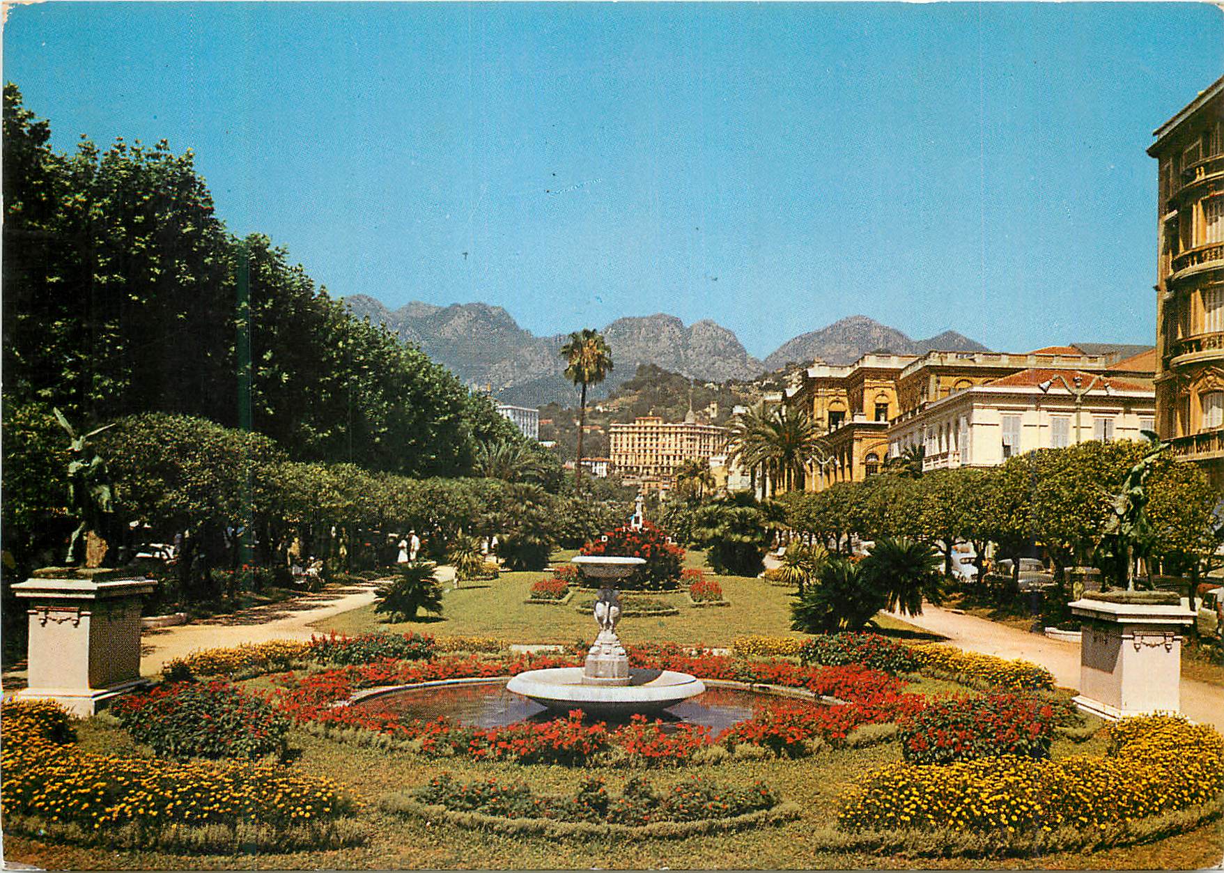 CPM Menton Le Jardin Public et les Montagnes de Sainte Agnes