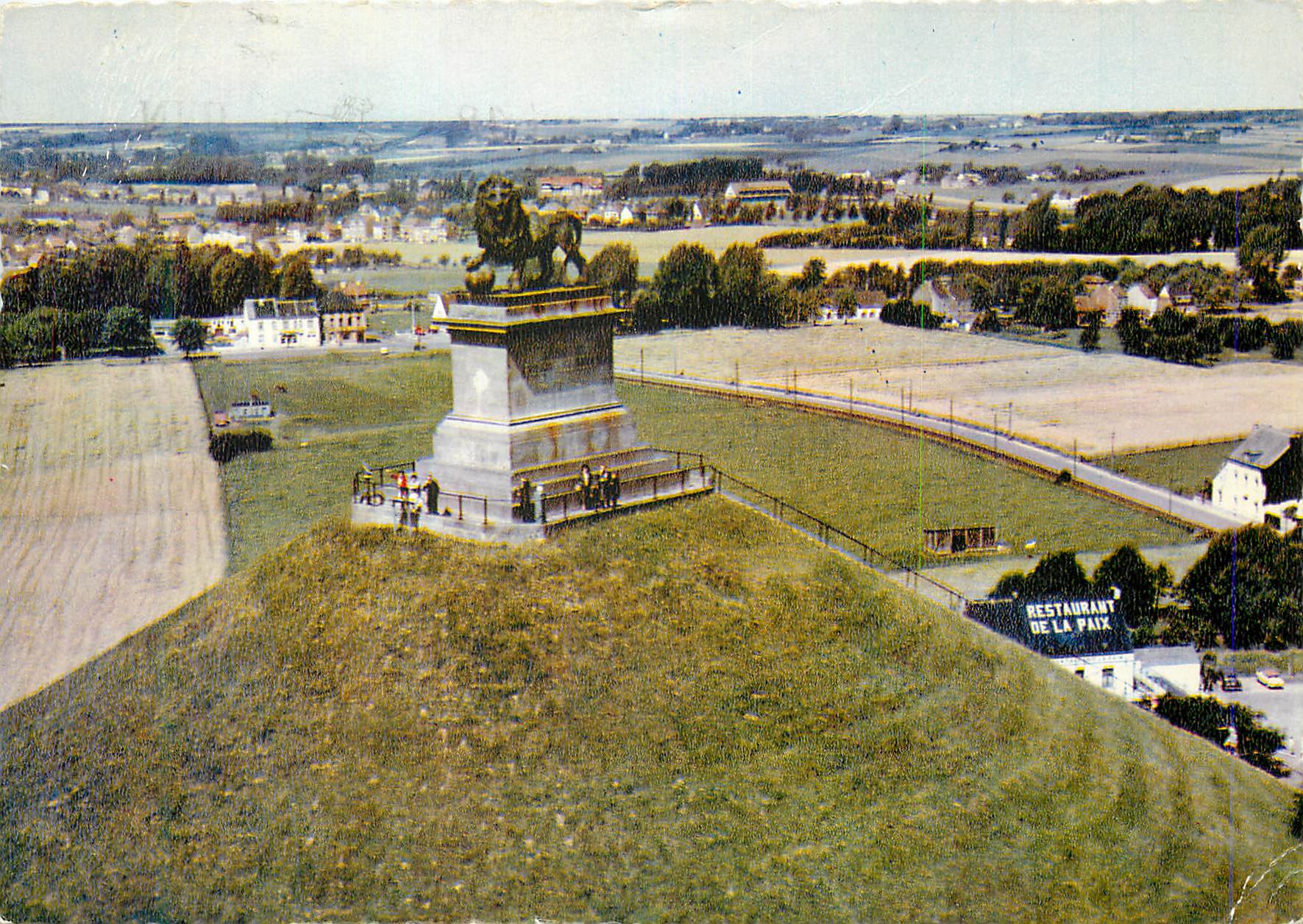 CPM La Butte de Waterloo Vue aerienne De bewel Lion