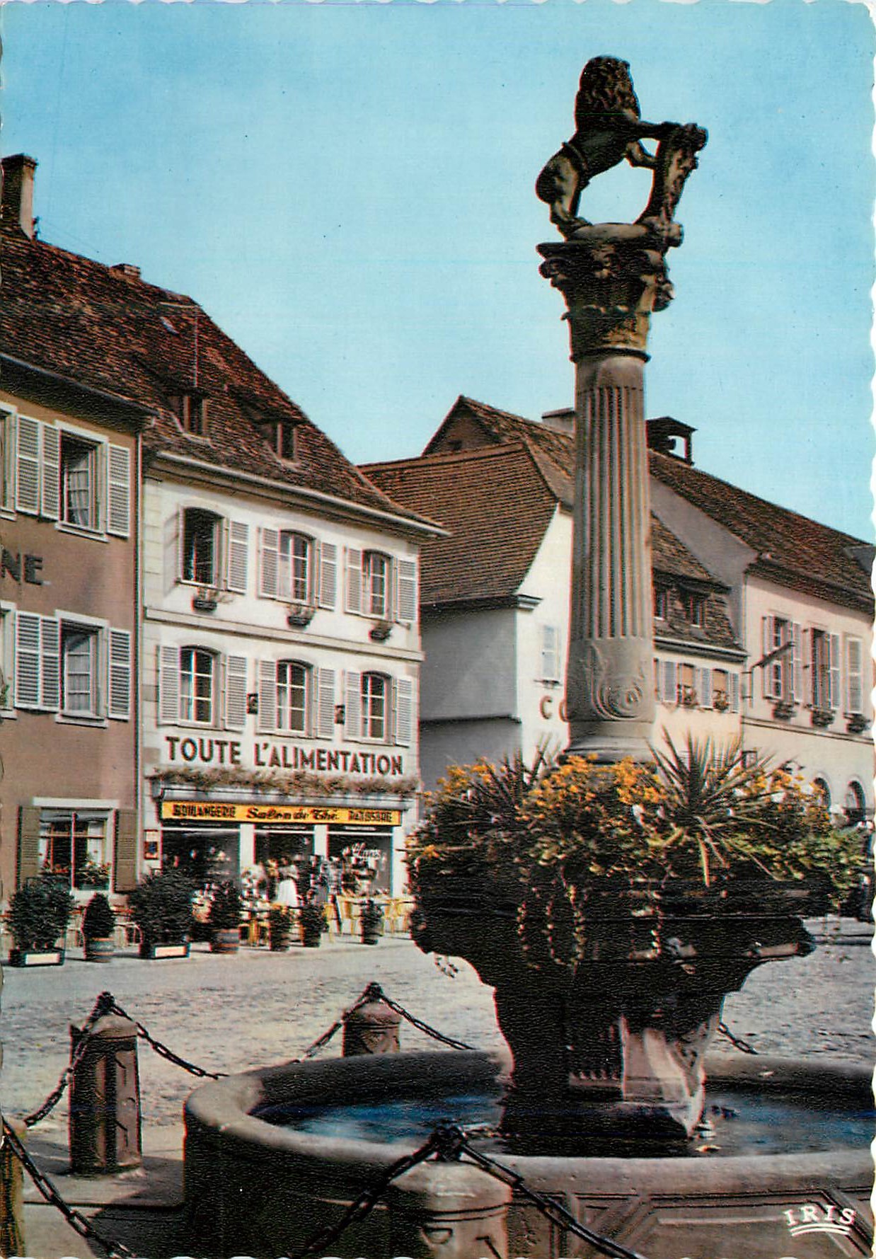 Molsheim — Vieille fontaine et maison Heiligenstein — Éd. L'Alsace Pittoresque