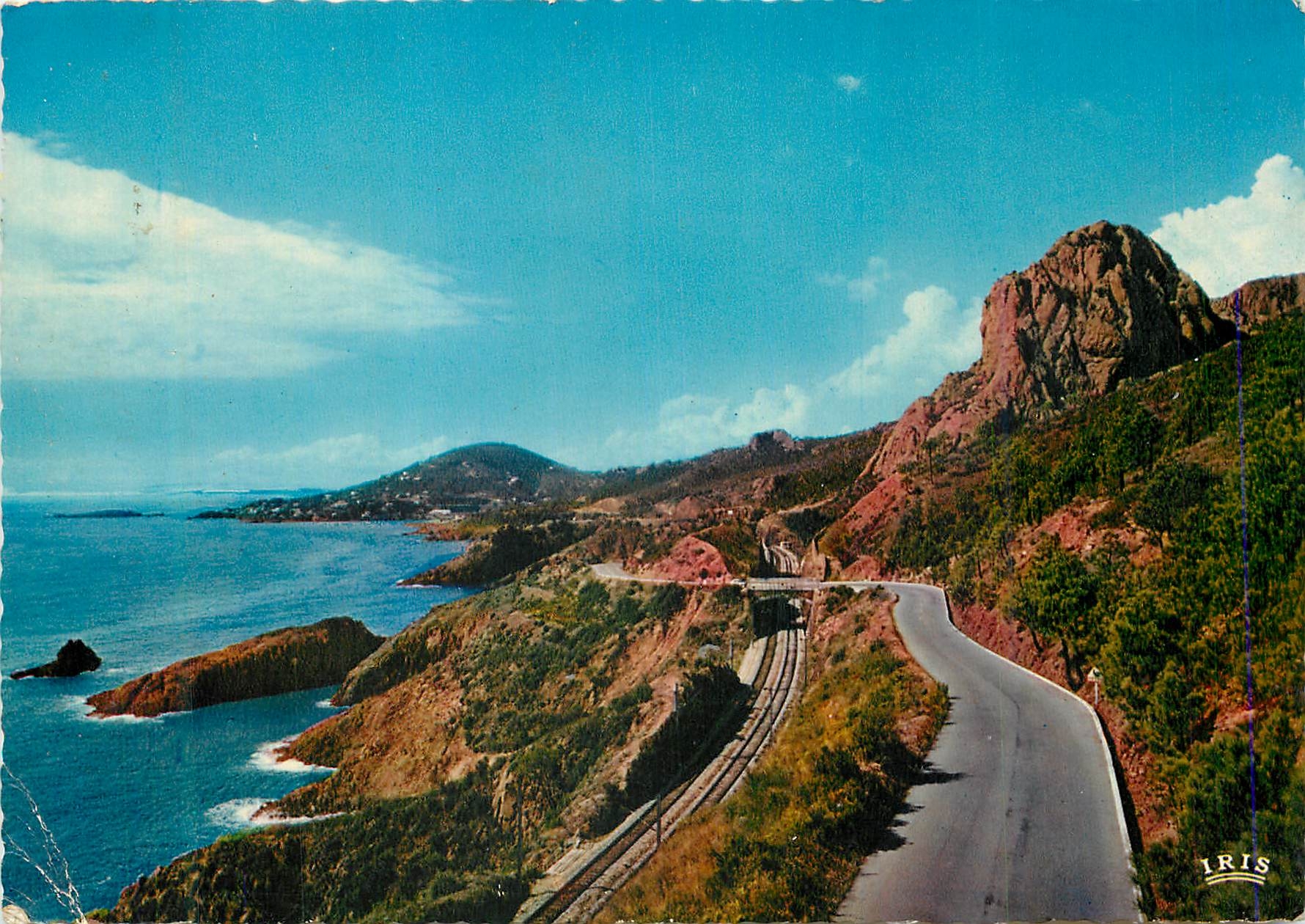 CPM Reflets de la Cote d Azur A travers les Rochers Rouges de la Corniche d Or