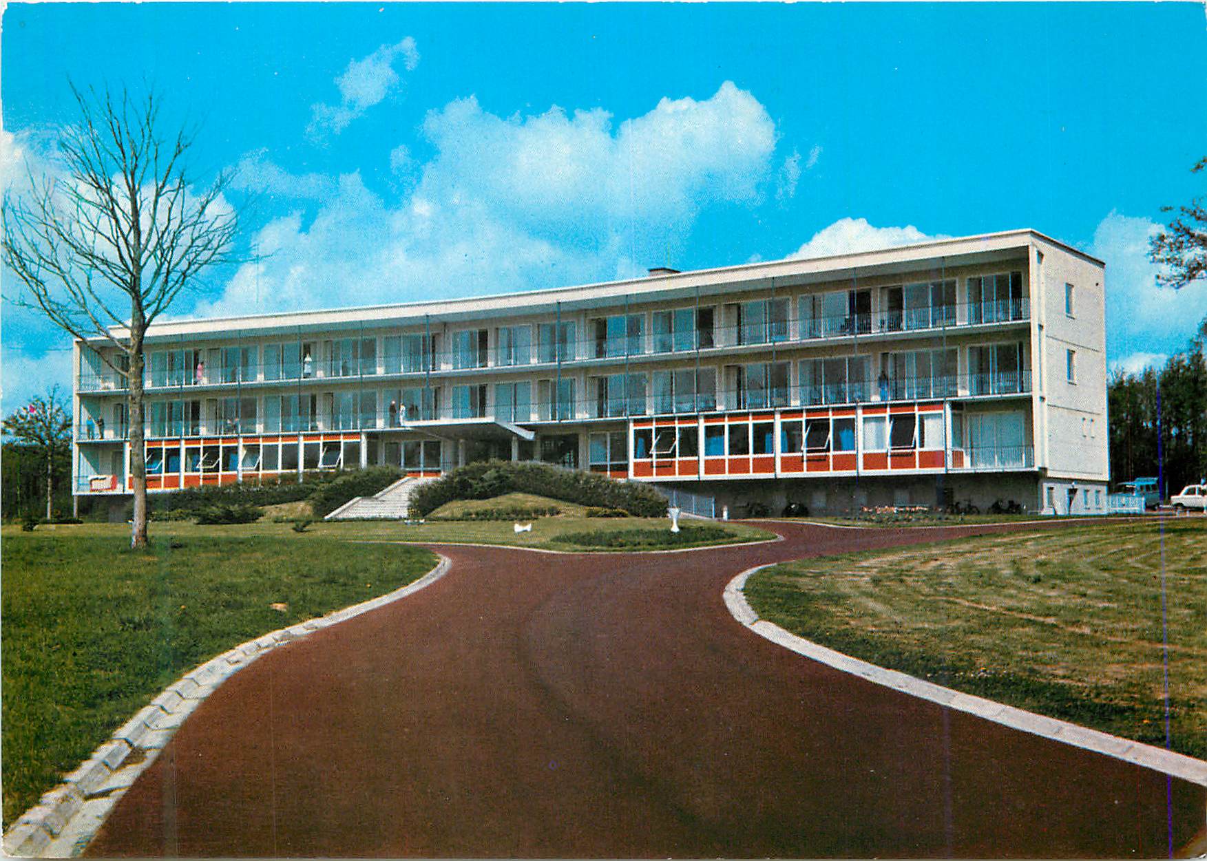 CPM Clinique Cardiologique de Gasville E et L La Facade et son Parc