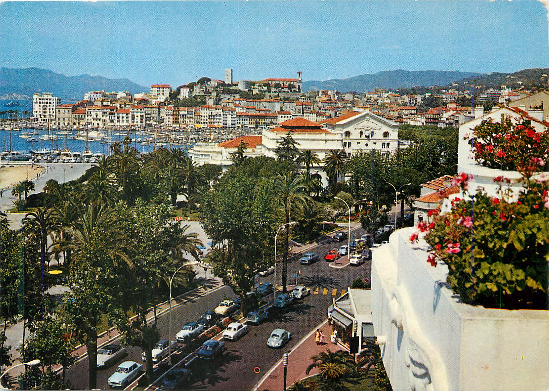 CPM La Cote Azur Cannes Le Port et le Suquet