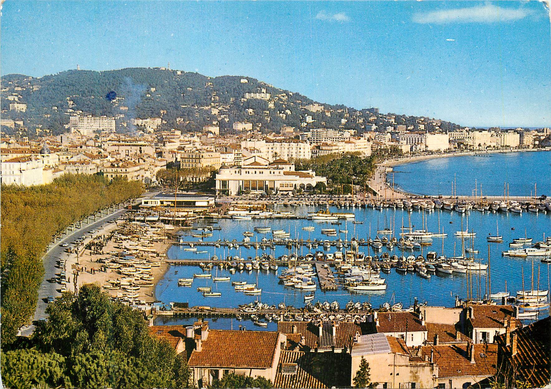 CPM Cannes Vue generale prise du Suquet