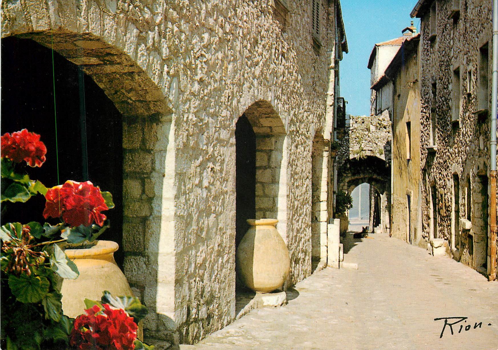 CPM La Cote d Azur inoubliable Une vieille rue