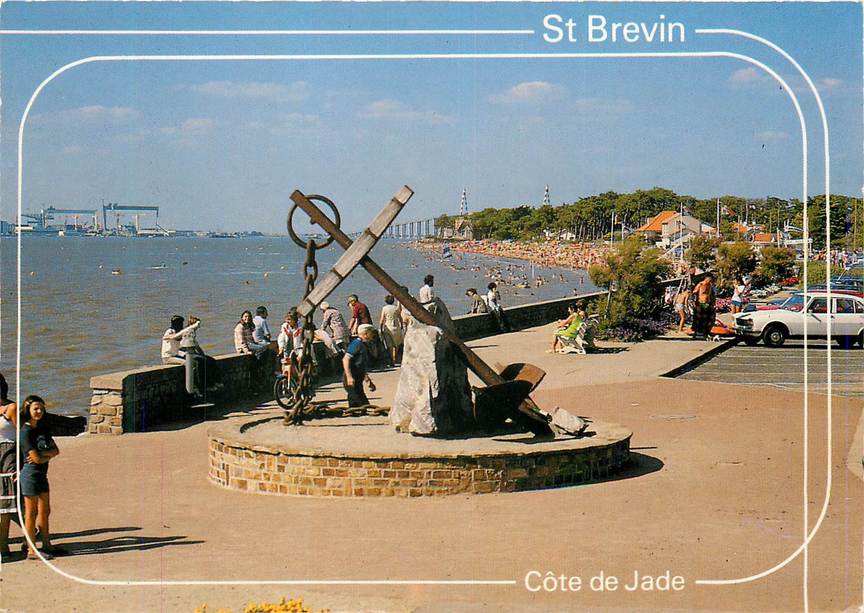 CPM St Brevin Cote de Jade L Esplanade la plage et le pont sur la Loire