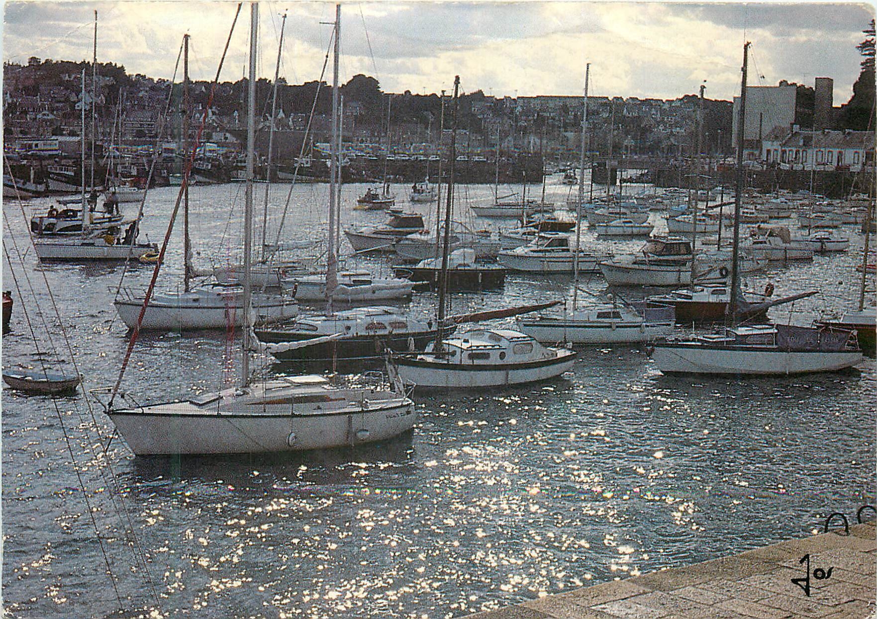 CPM La Bretagne en Couleurs Binic Cotes du Nord Le port de plaissance Bateaux