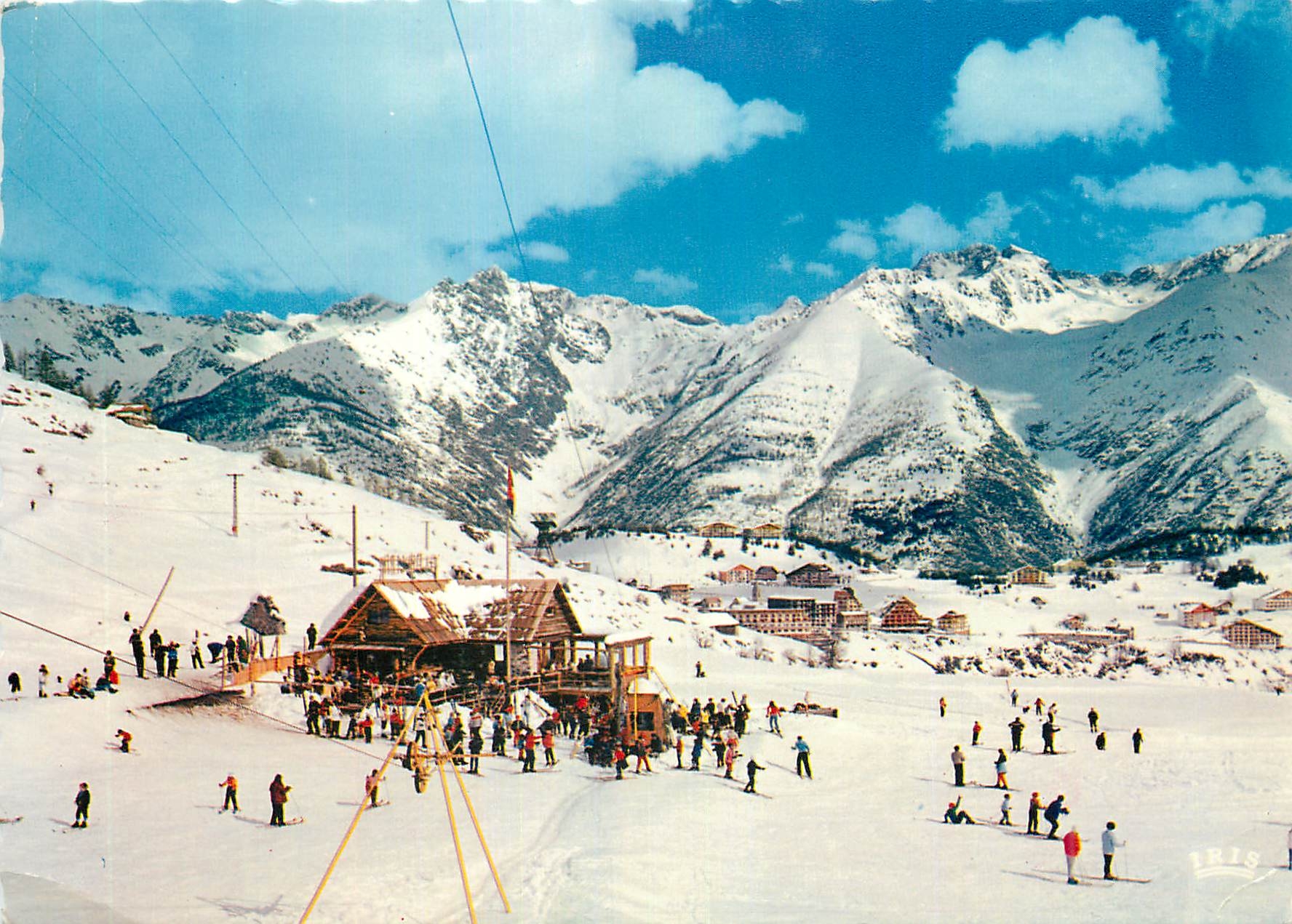 CPM Reflets de la Cote d Azur Auron Hiver Ete La Bergerie Au loin la Chaine des Tenibres