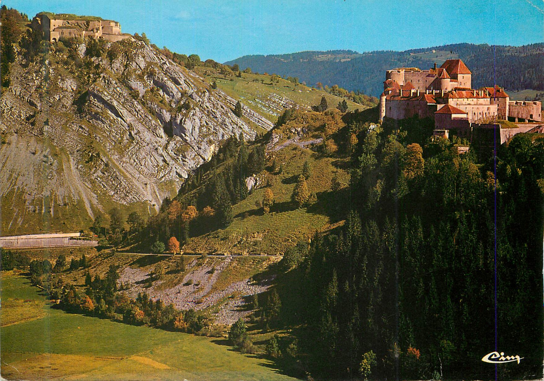 CPM Les beaux sites du Doubs France Comte Le Chateau de Joux Edifie au Xe siecle par les Sires de Joux
