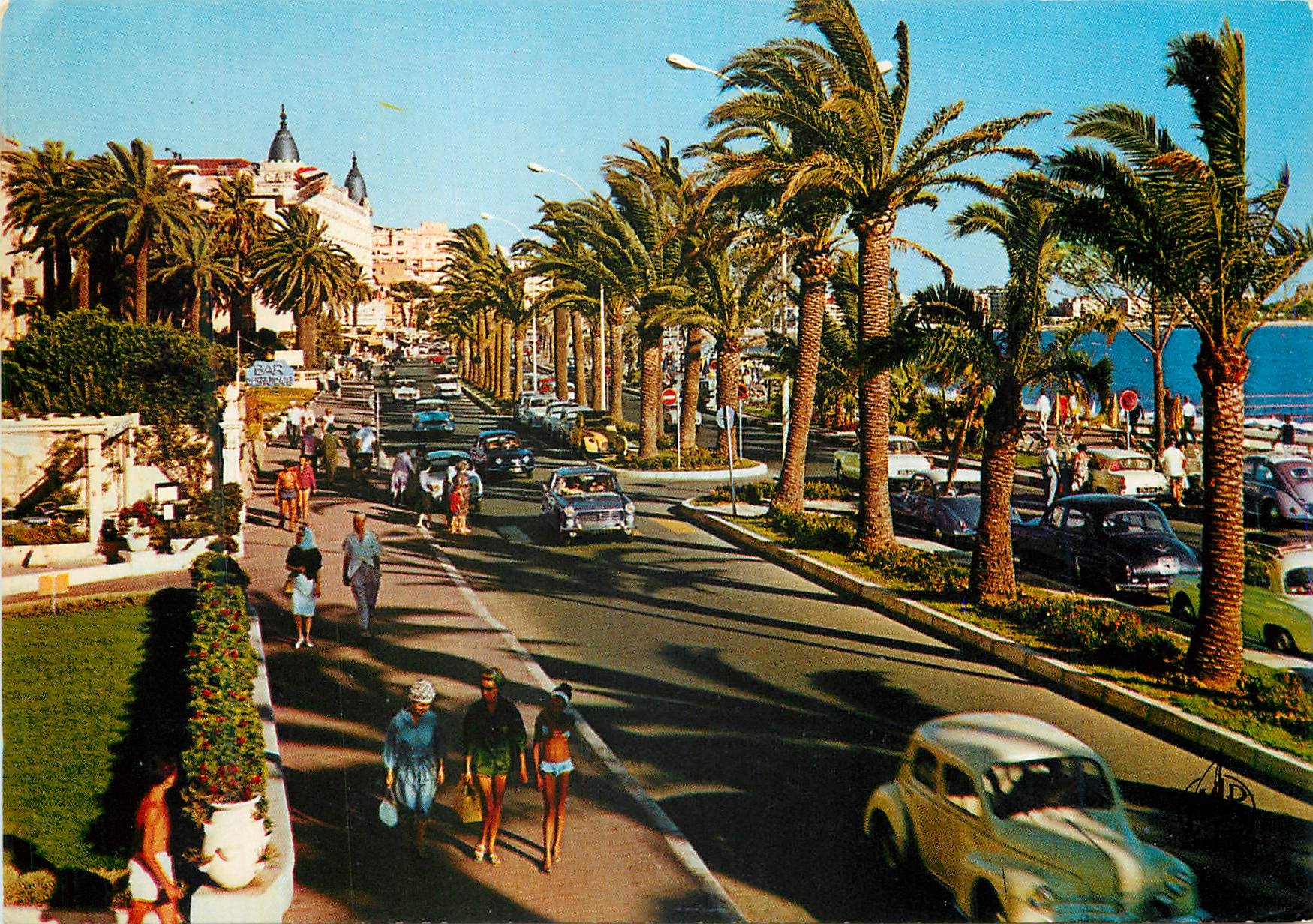 CPM La Cote d Azur Cannes La Croisette